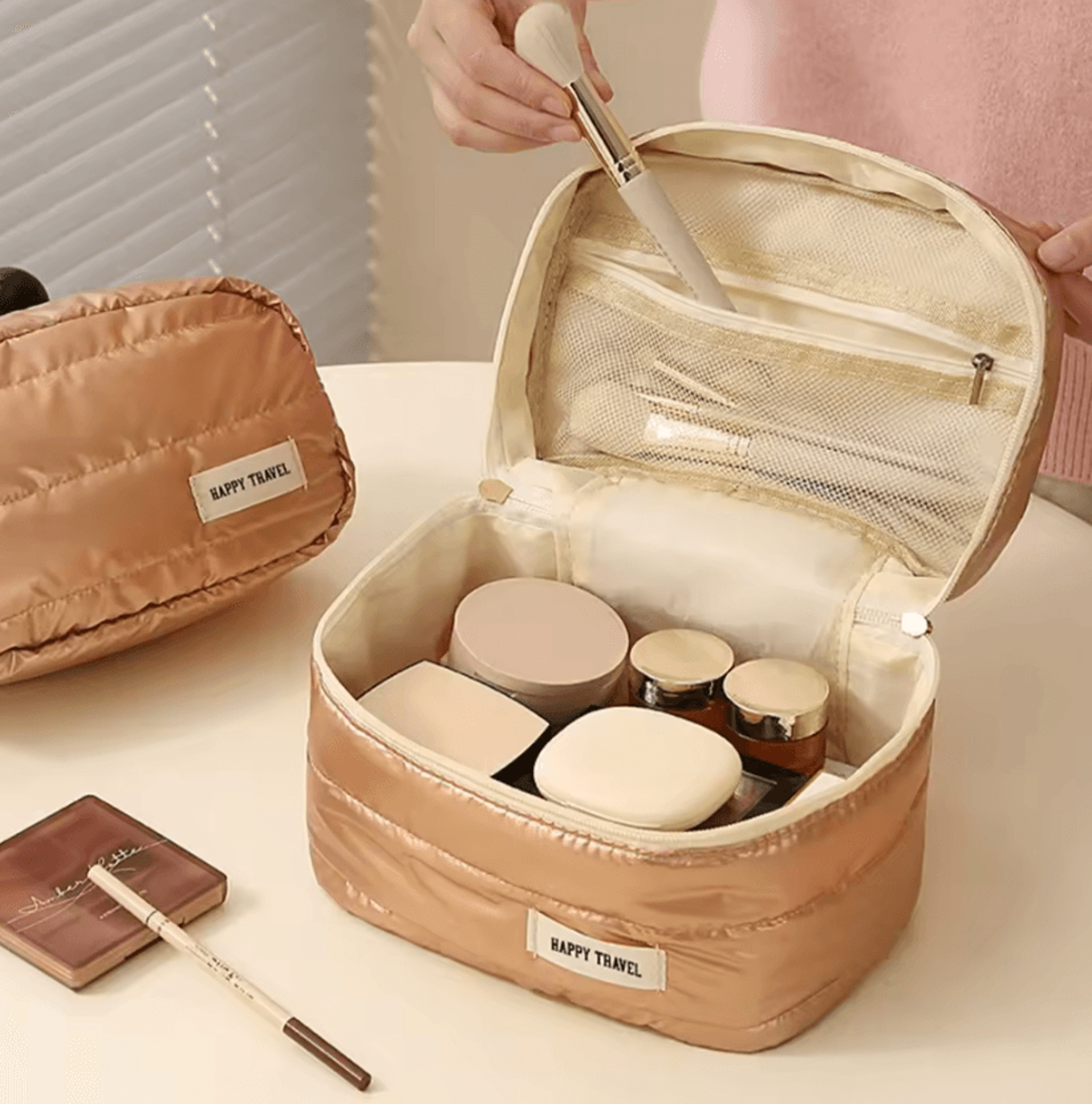 Large Capacity Waterproof Travel Makeup Bag With Handle 2