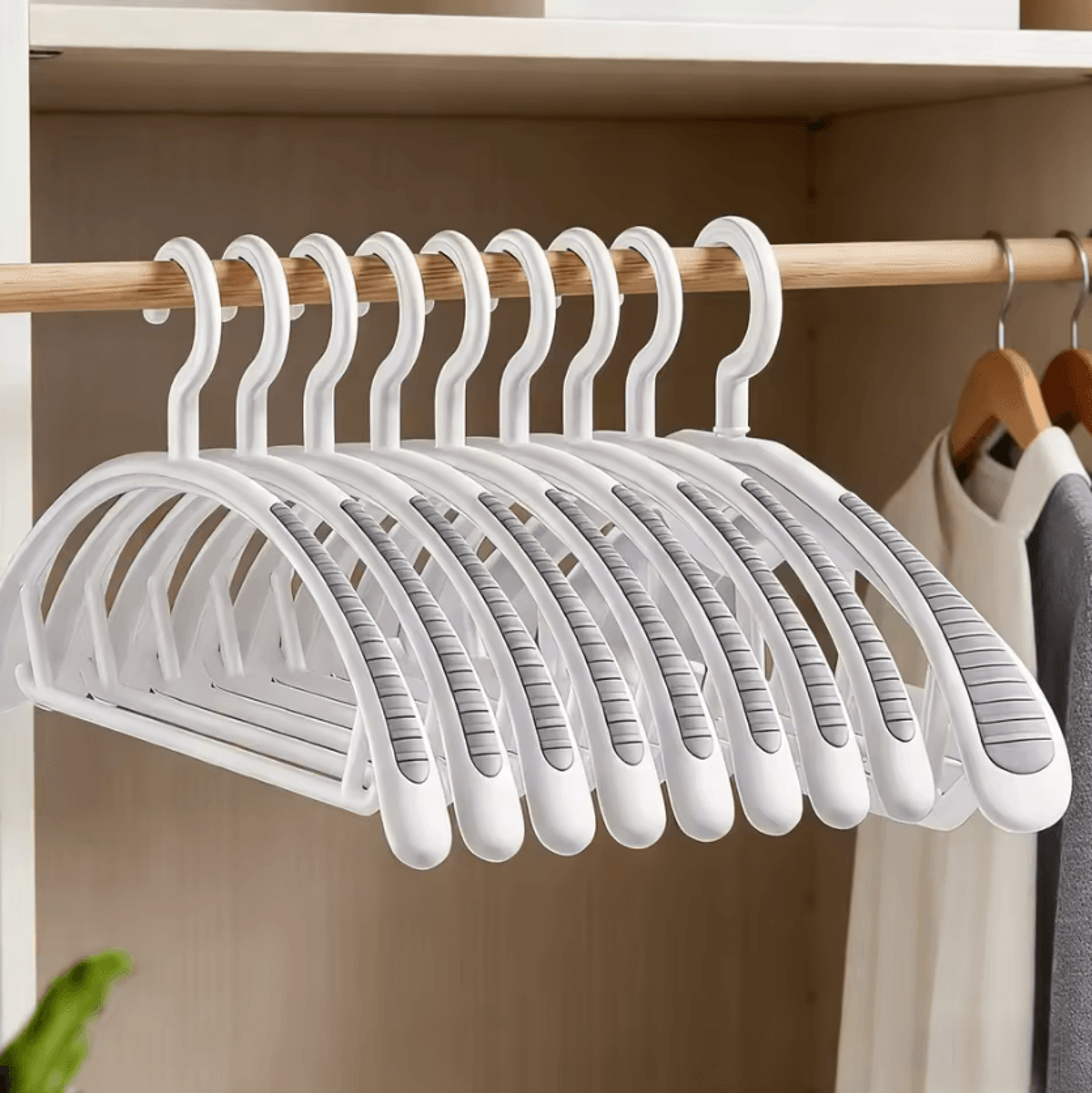 10 Pack Wide Shoulder Non Slip Heavy Duty Clothes Hangers 0