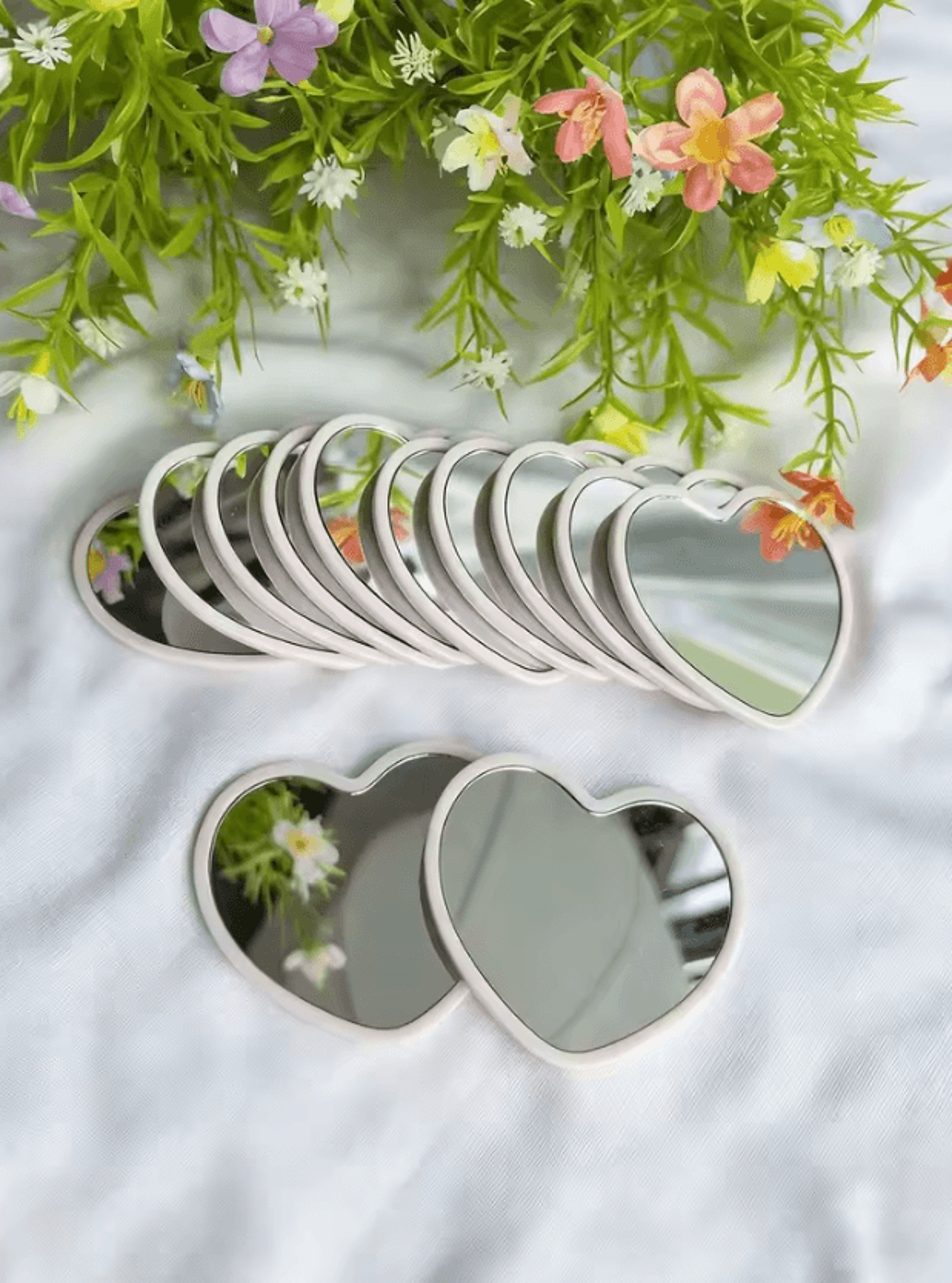 Cute Heart Shaped Mini Desktop Makeup Mirror 2
