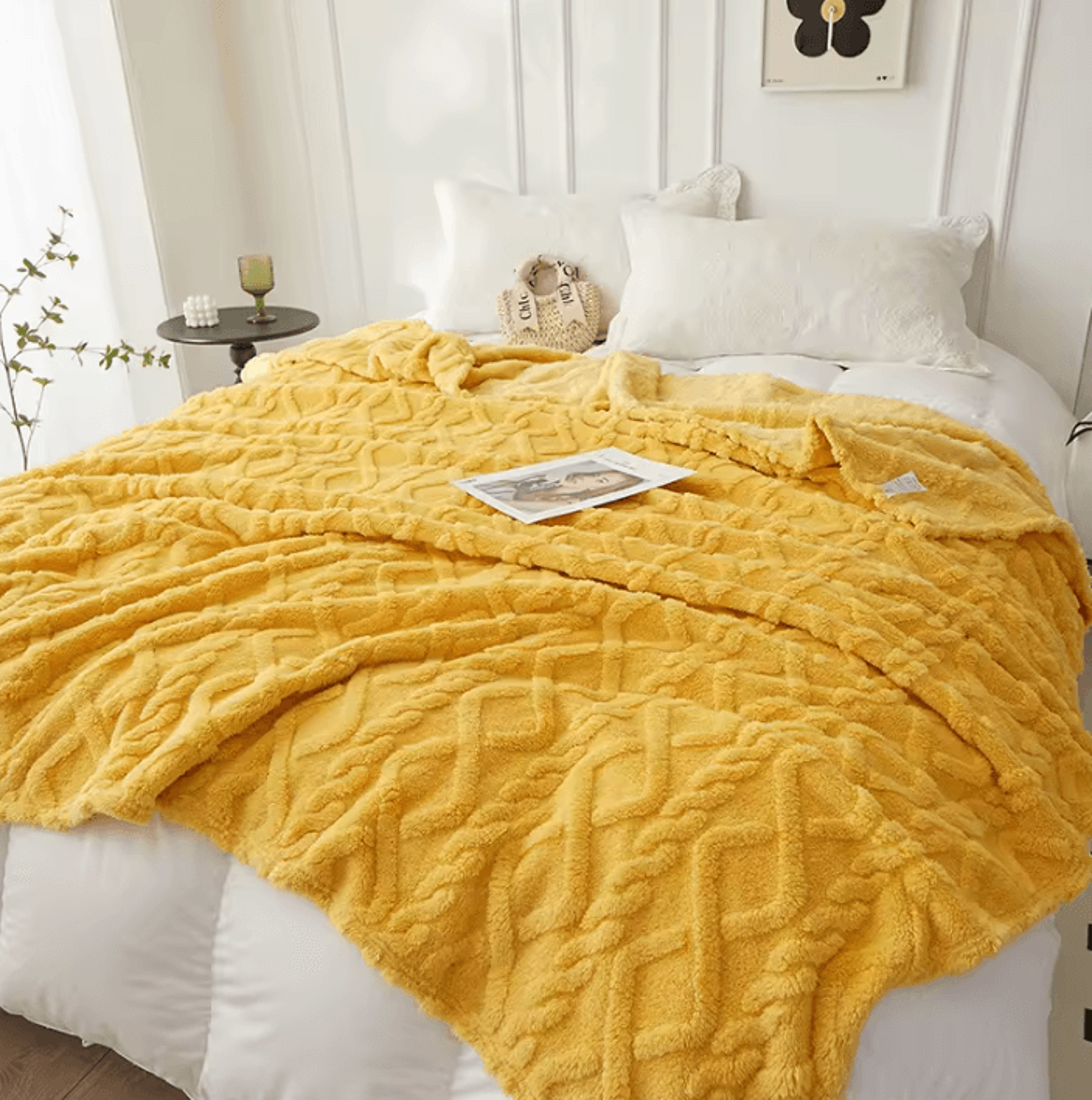 Double Sided Jacquard Fleece Throw Blanket 1