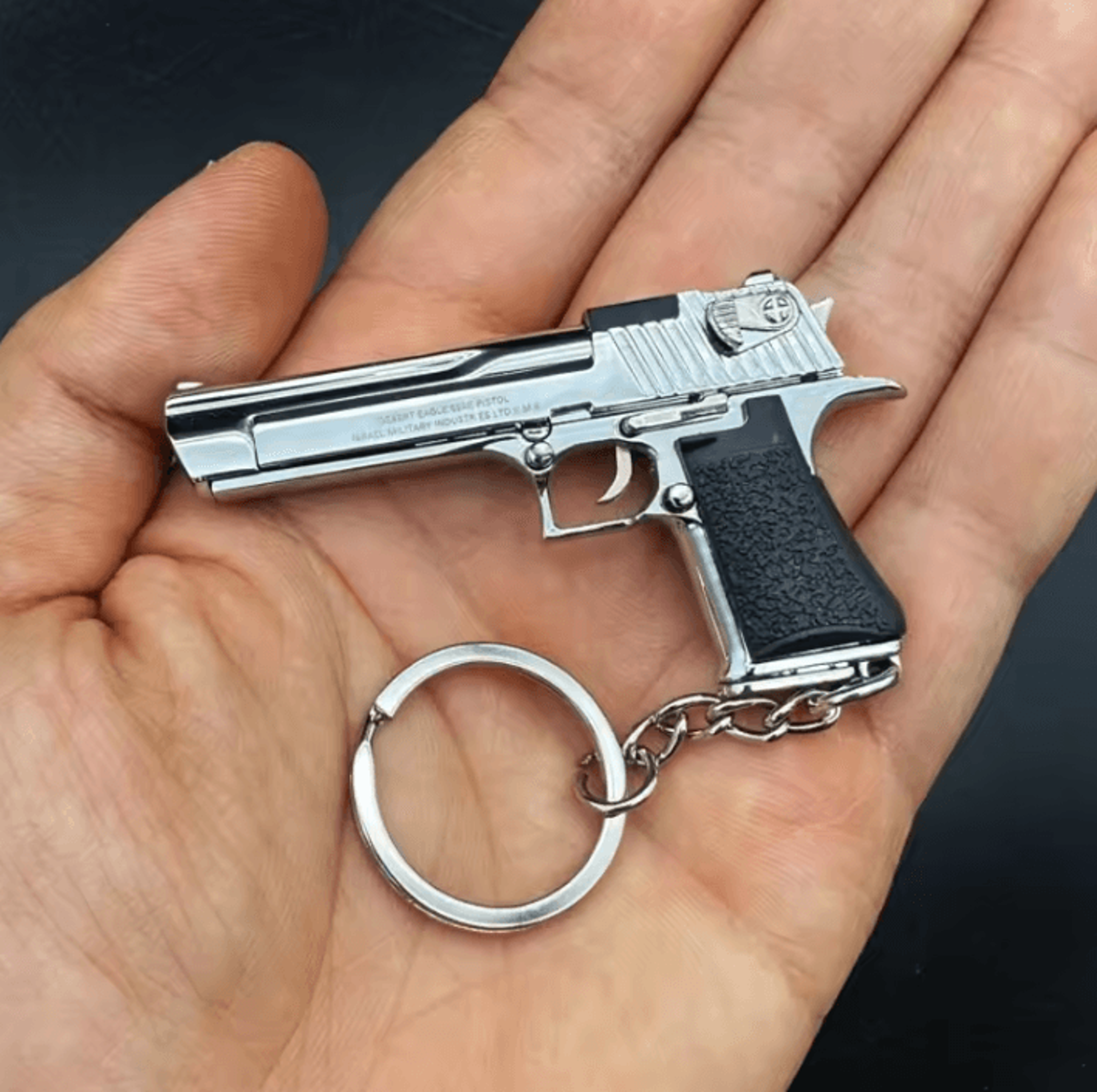 1 4 Scale Desert Eagle Style Alloy Miniature Keychain 1