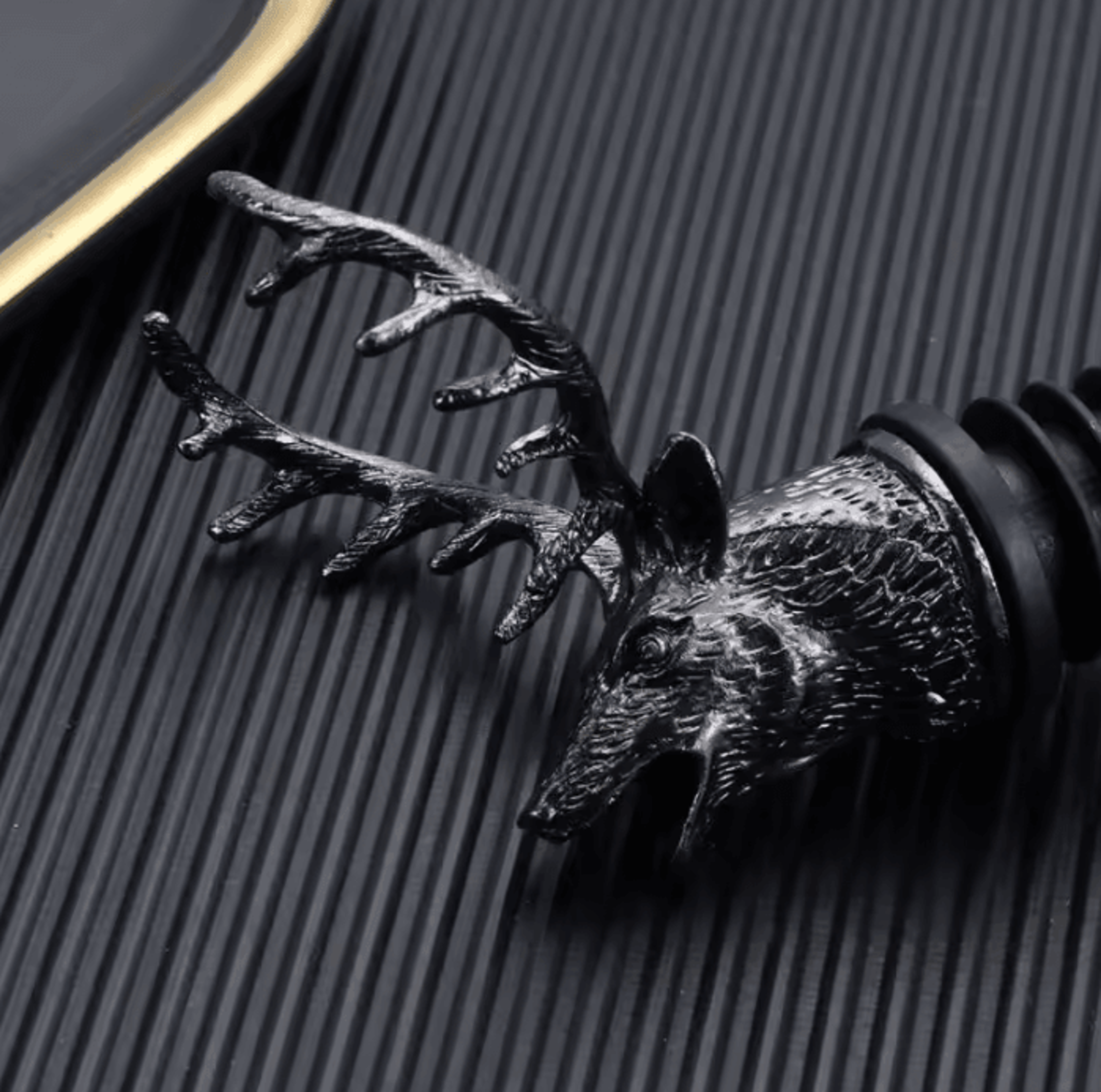 Deer Head Wine Pourer And Bottle Stopper Bar Accessory 1