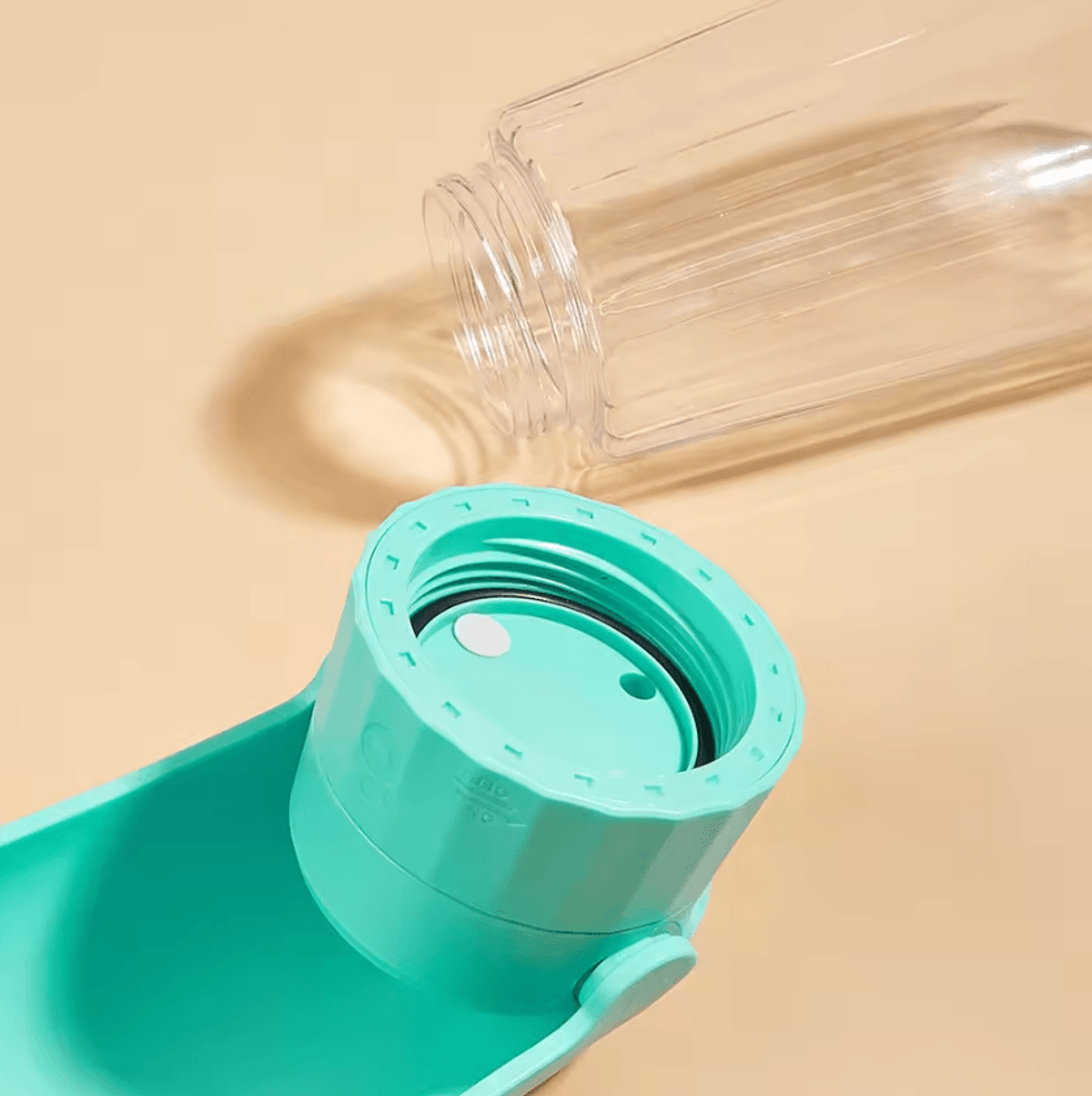 Leak Proof 550ml Portable Dog Water Bottle With Foldable Bowl 2