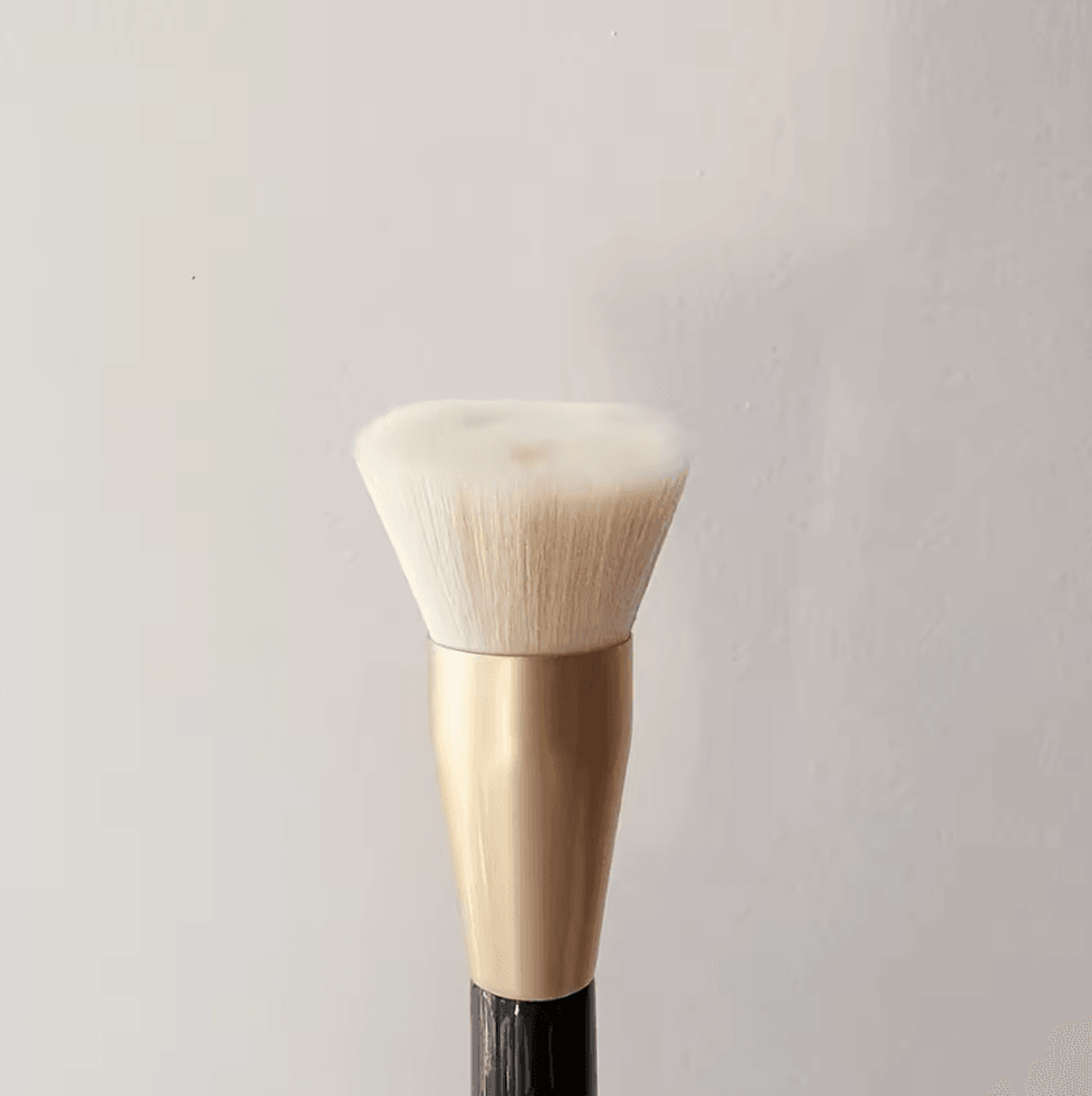 MaxGlow Angled Full Face Foundation Brush For Smooth And Even Makeup Application 5