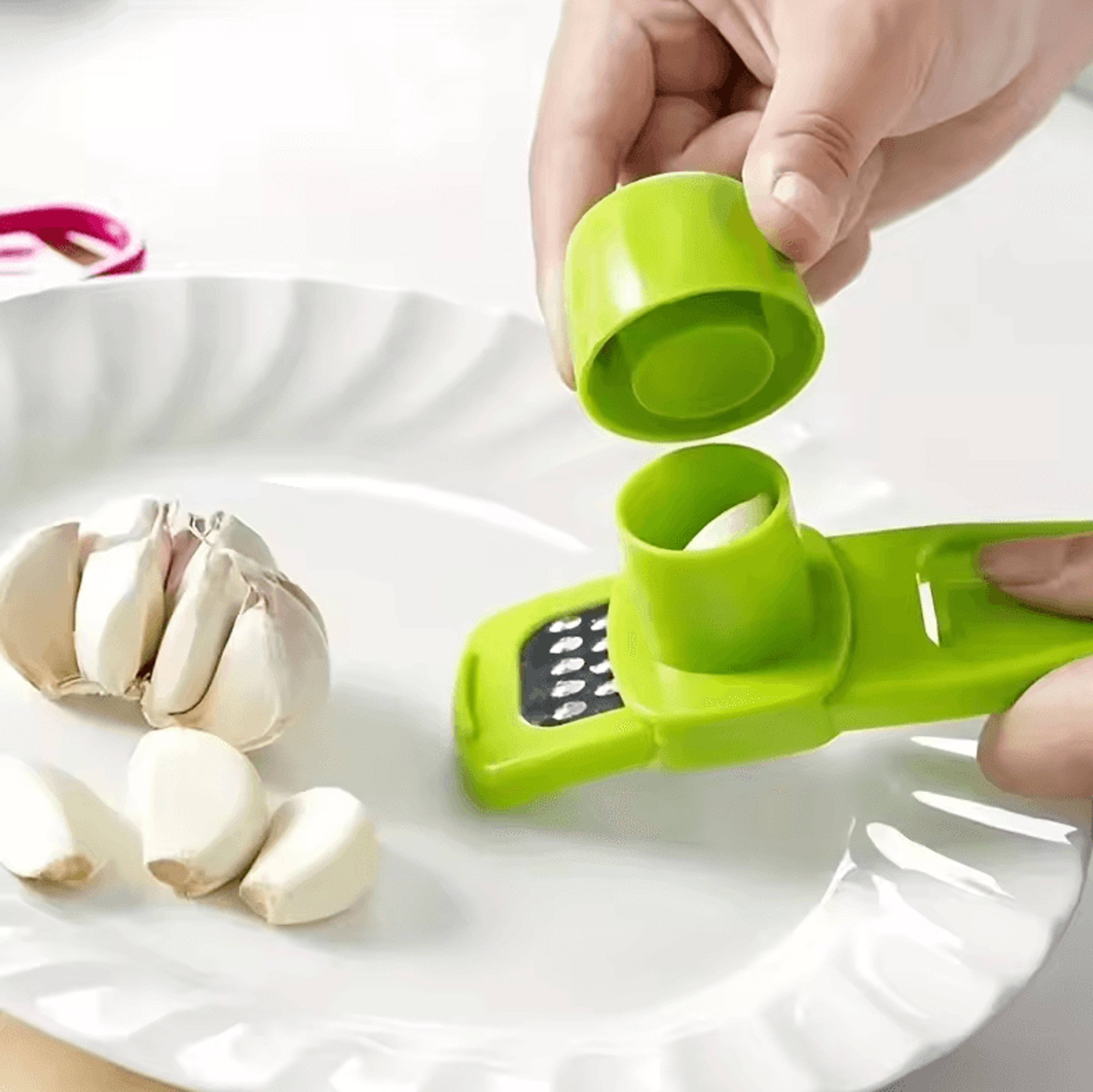 Mini Manual Garlic Grinder And Press Kitchen Garlic Mash Tool 1