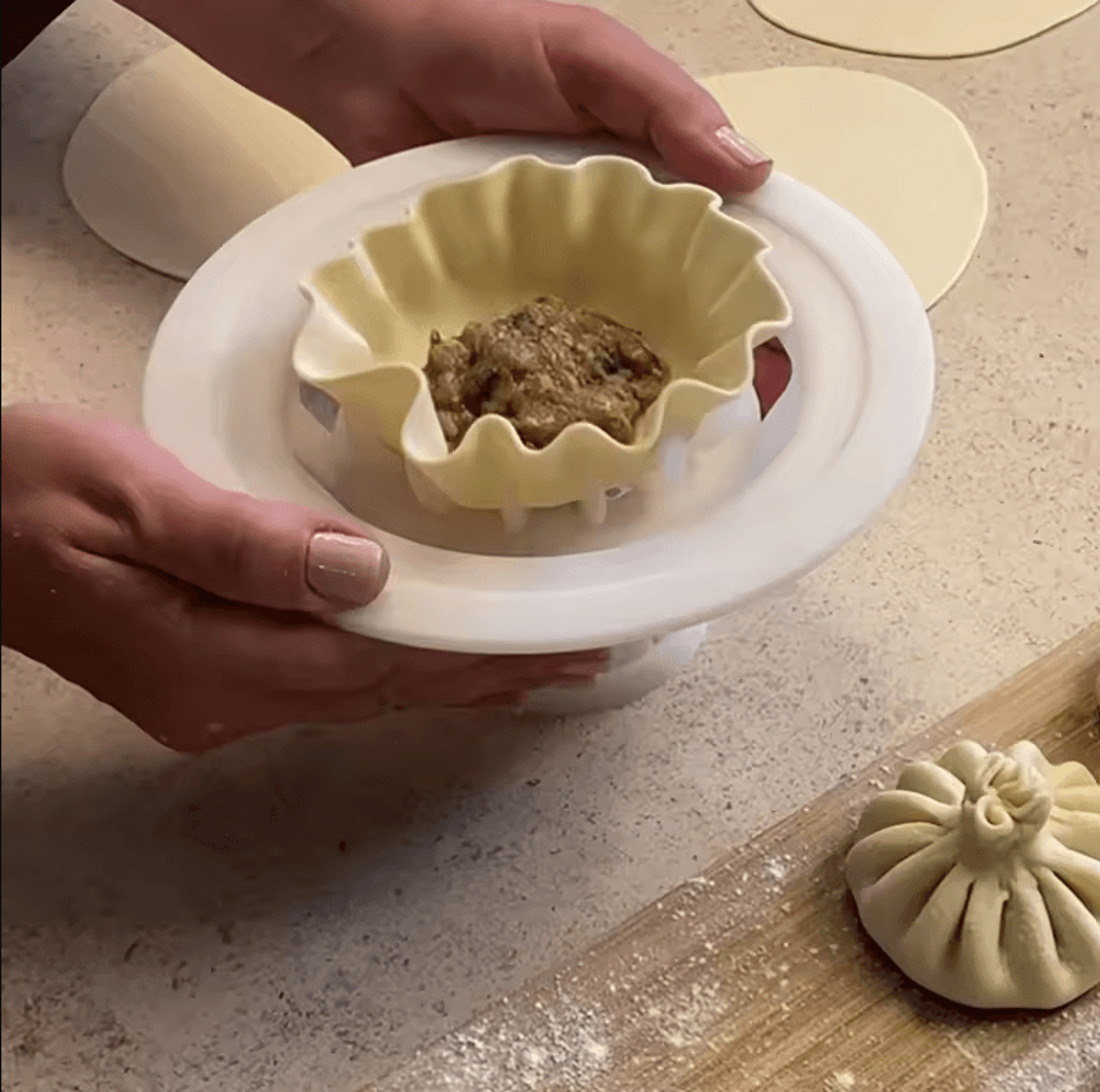 EasyRelease NonStick Dumpling Maker  Food Grade ABS Kitchen Gadget 2