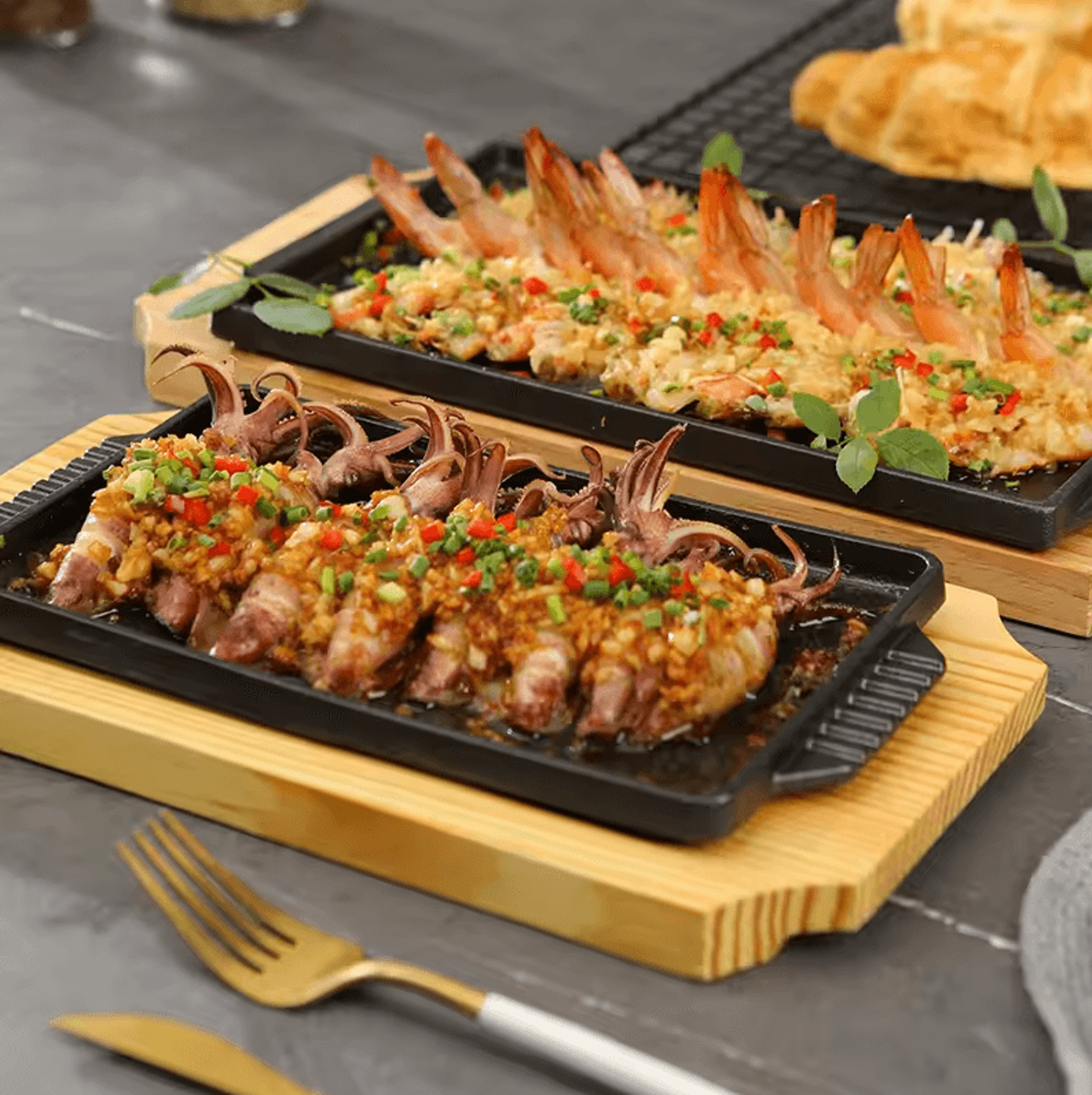 Cast Iron Sizzling Hot Plate  Rectangle Barbecue Steak Pan With Wooden Base For Teppanyaki  Grilled 2