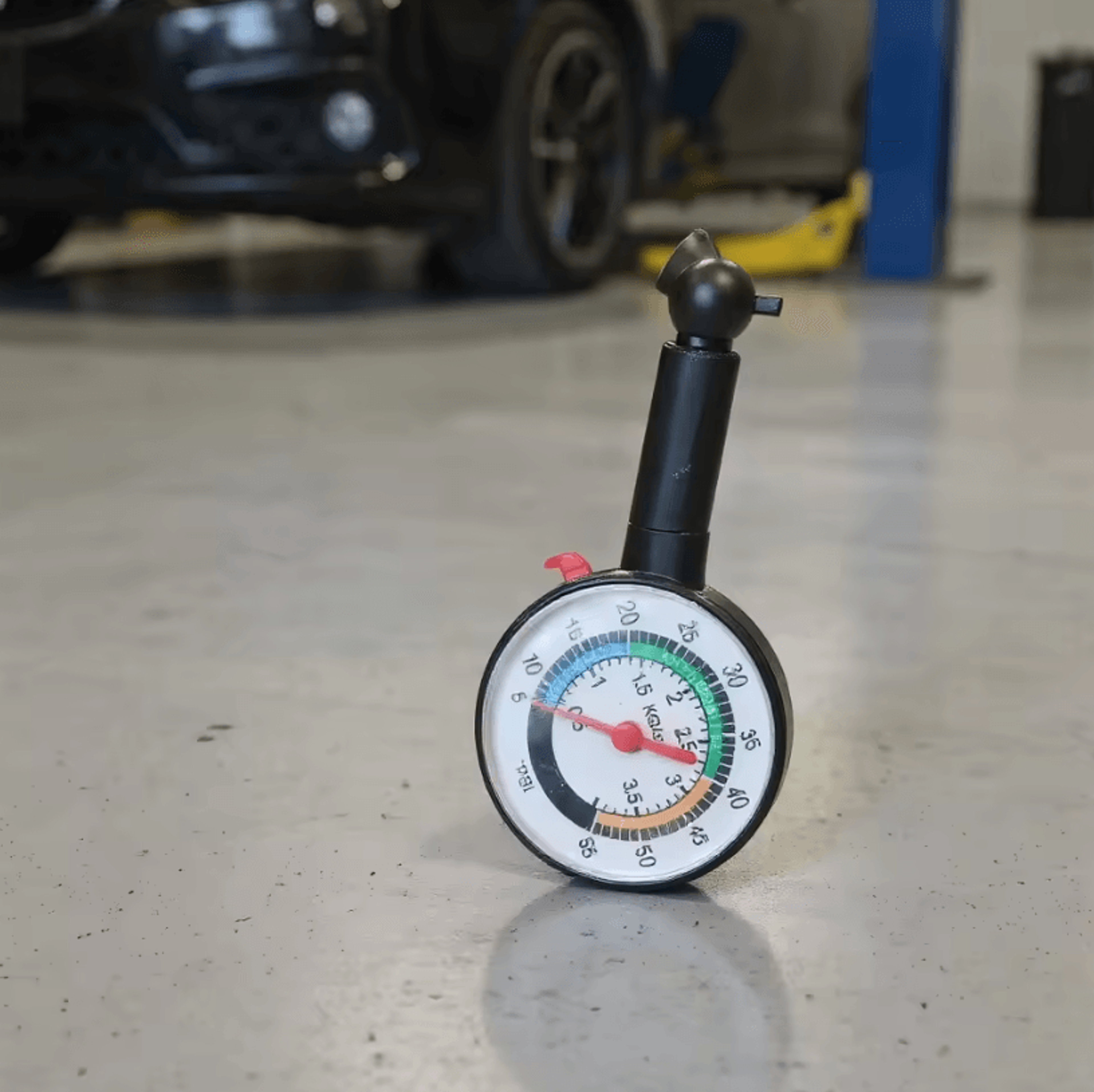 HighPrecision Tire Pressure Checker 0100 PSI Rugged Gauge With Deflator Tool 0