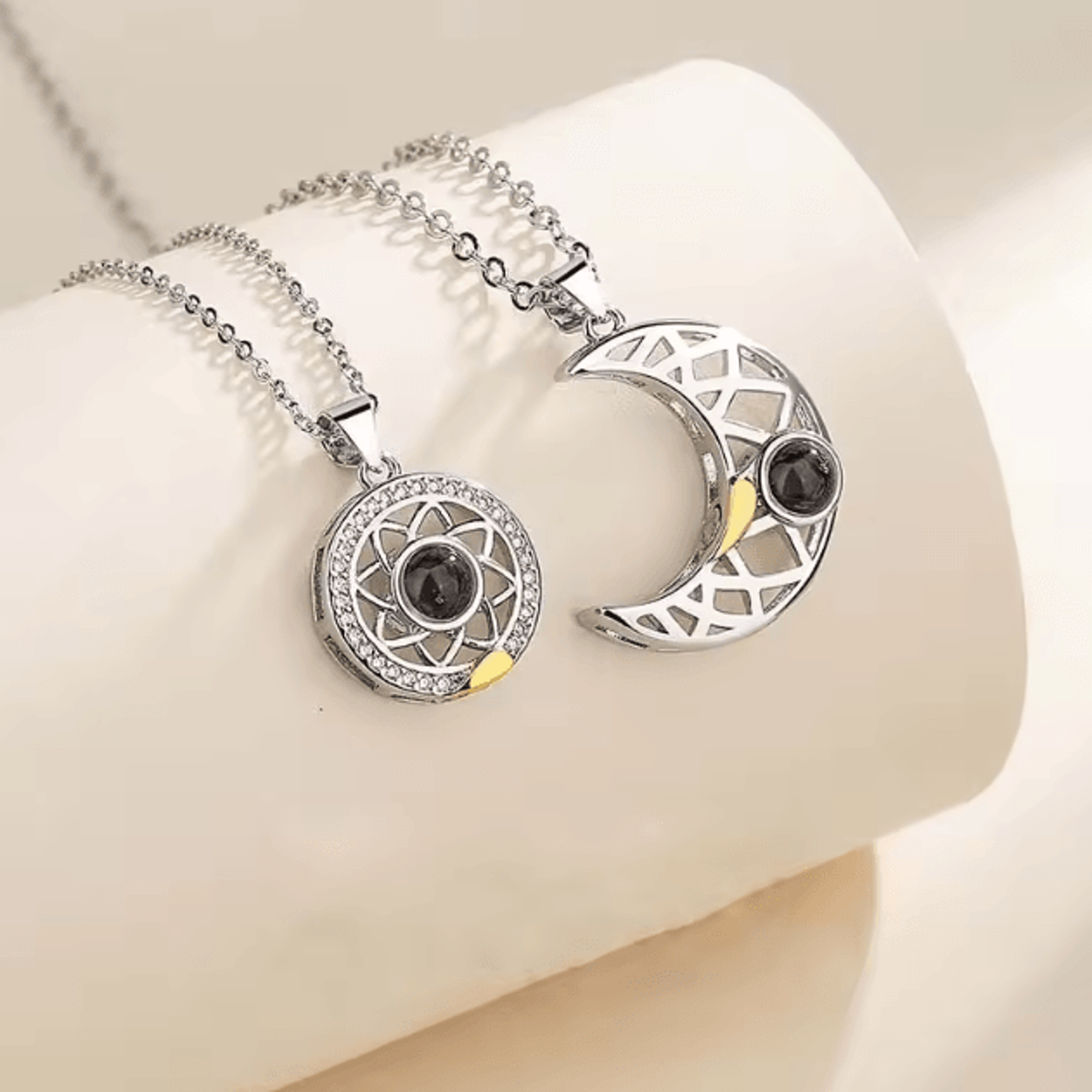 EternalBond 2Piece Magnetic Couple Necklace  I Love You In 100 Languages Projection Heart Set 1
