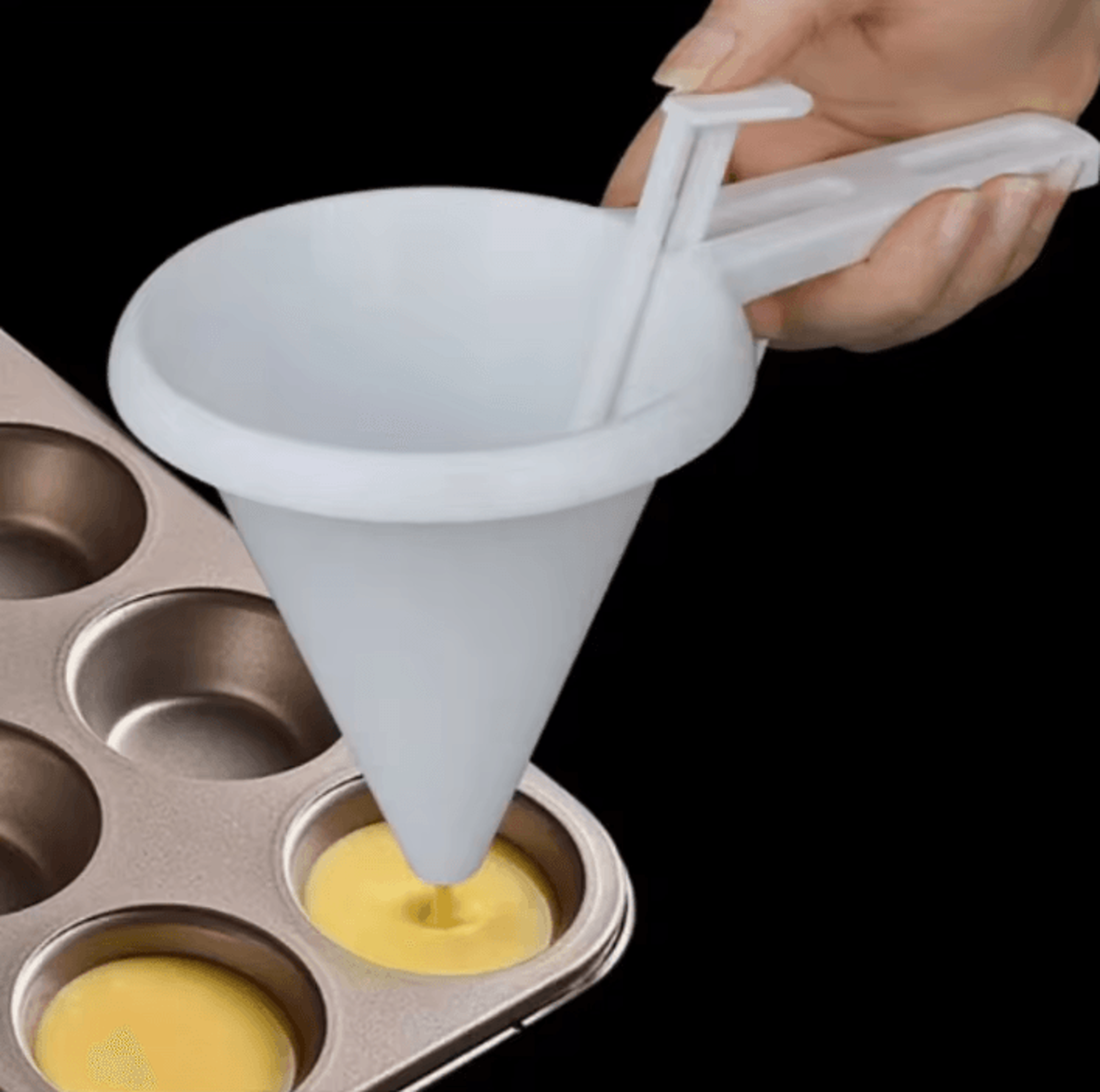Precision Pour Batter Dispenser Cup  Handheld Cupcake Batter Dispenser For MessFree Baking  Perfect 1
