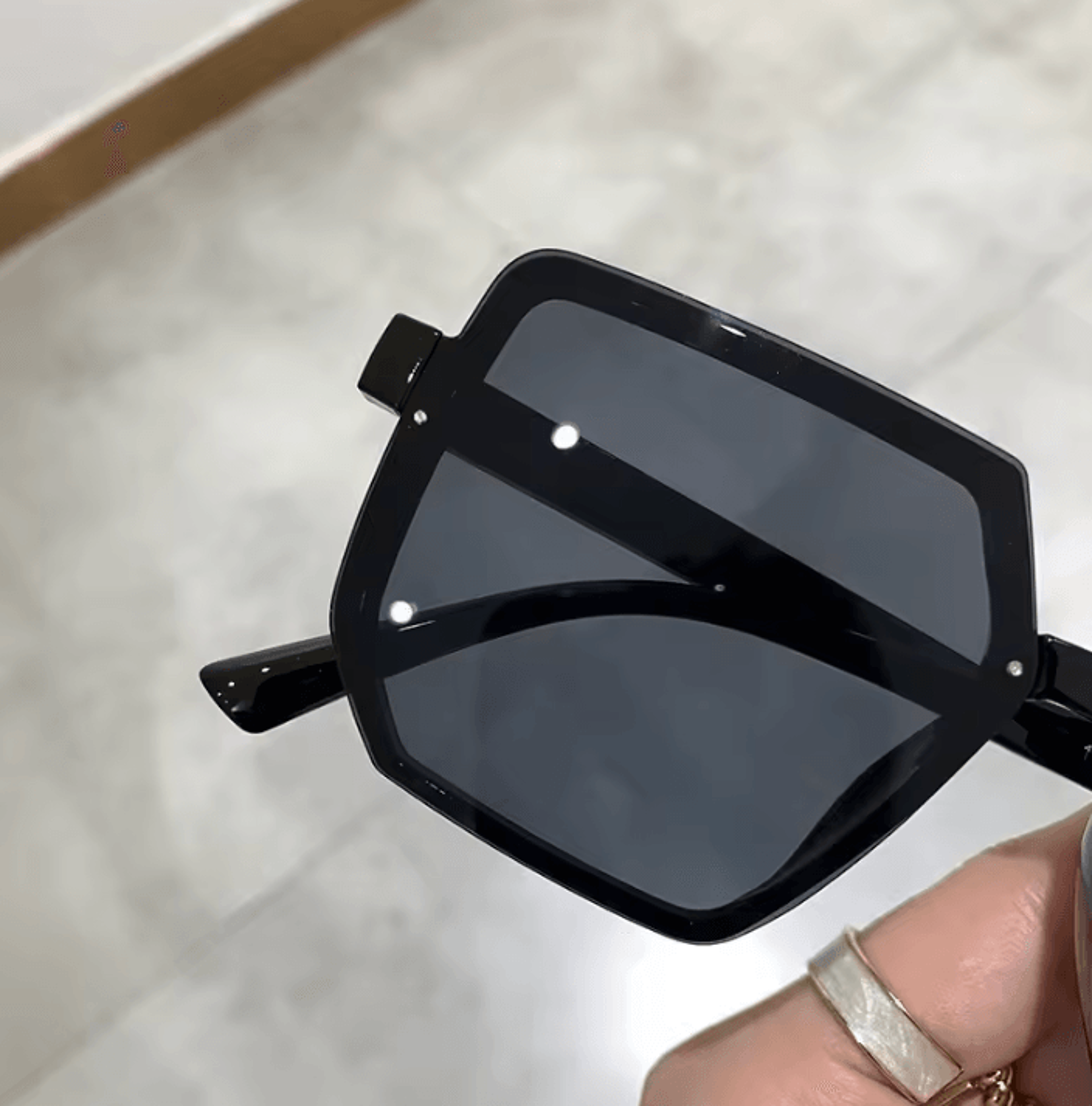 Retro Oversized Square Sunglasses  Vintage Polygon Frame UV Protection Shades For Men  Women 3