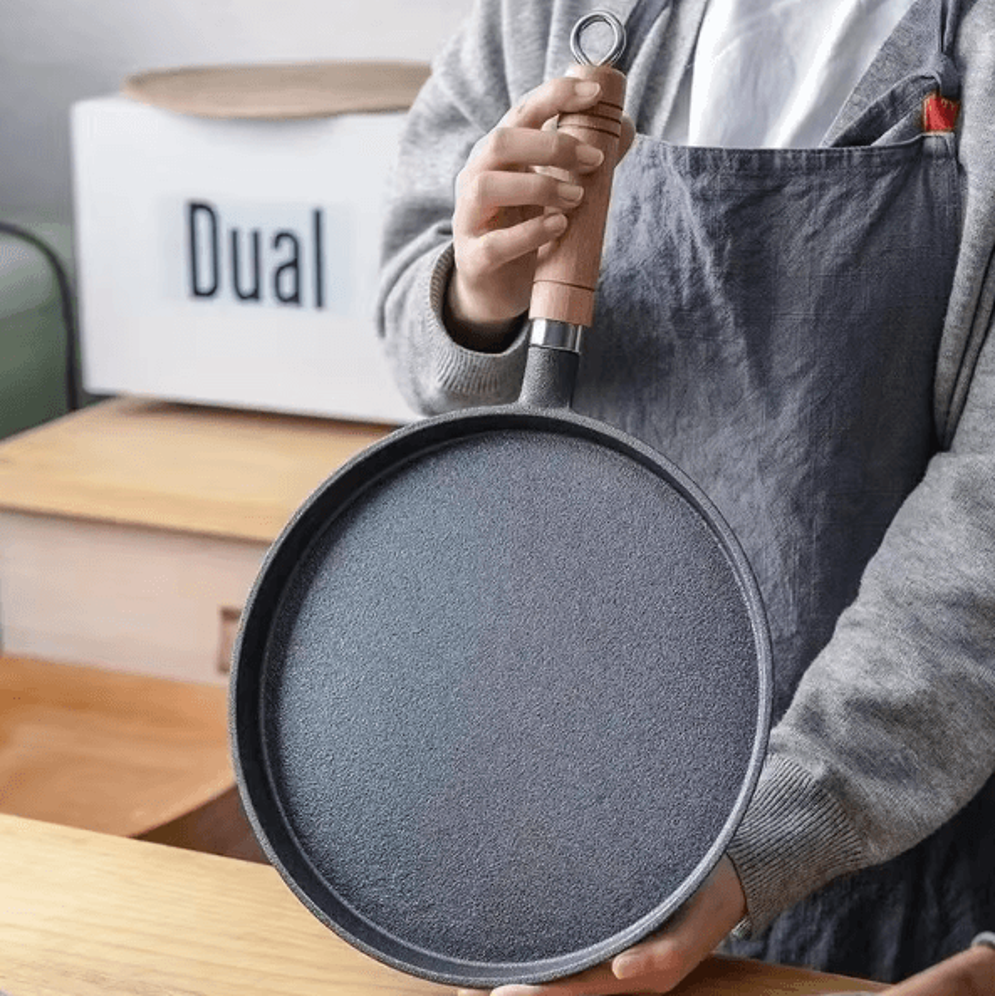 IronPro 26cm Cast Iron Frying Pan PreSeasoned Skillet For Steak Eggs Pancakes Crepes Induction Gas  2