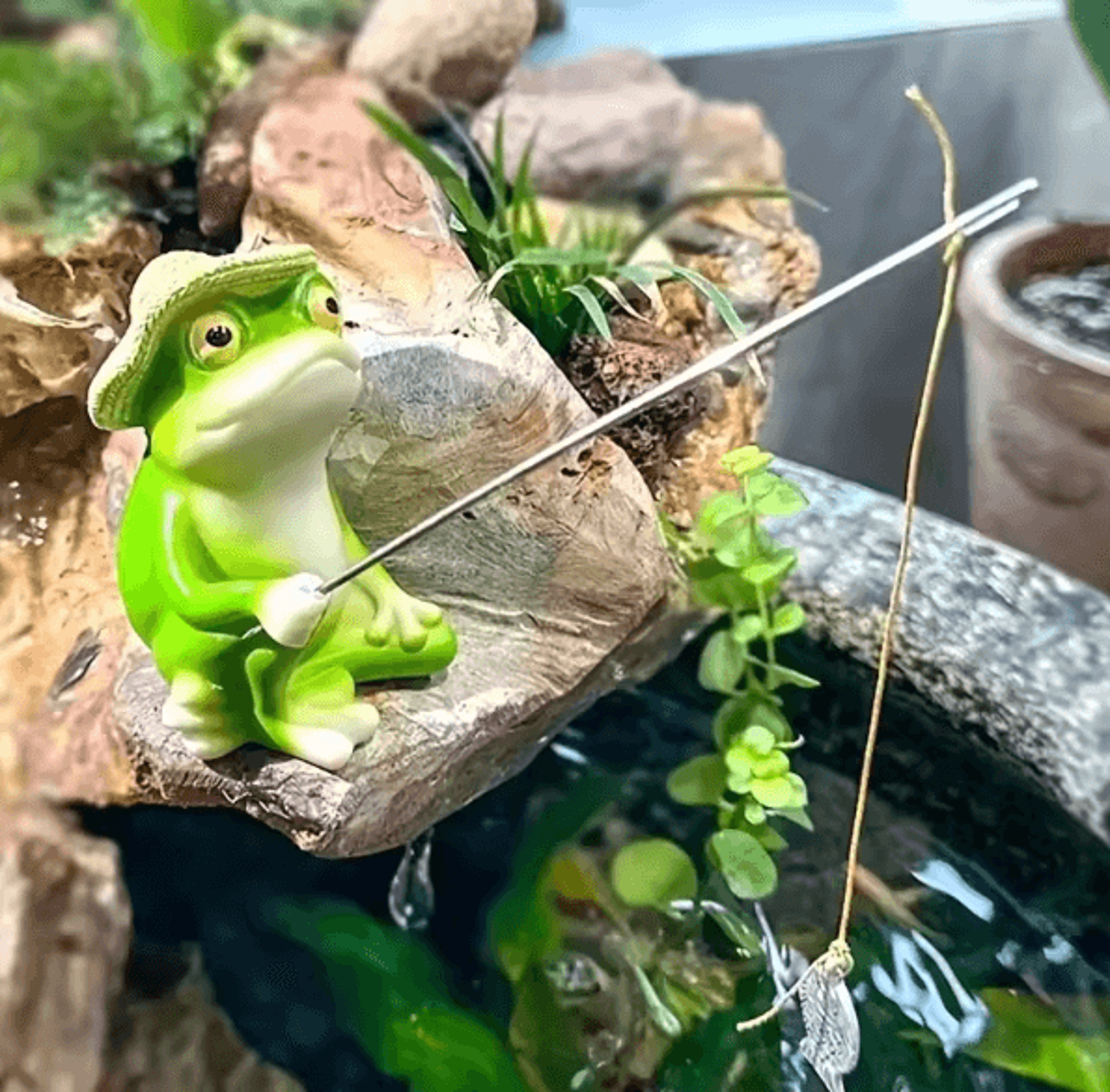 Cute Frog Fishing Figurine  Whimsical Resin Frog Statue For Outdoor Garden Decor 2