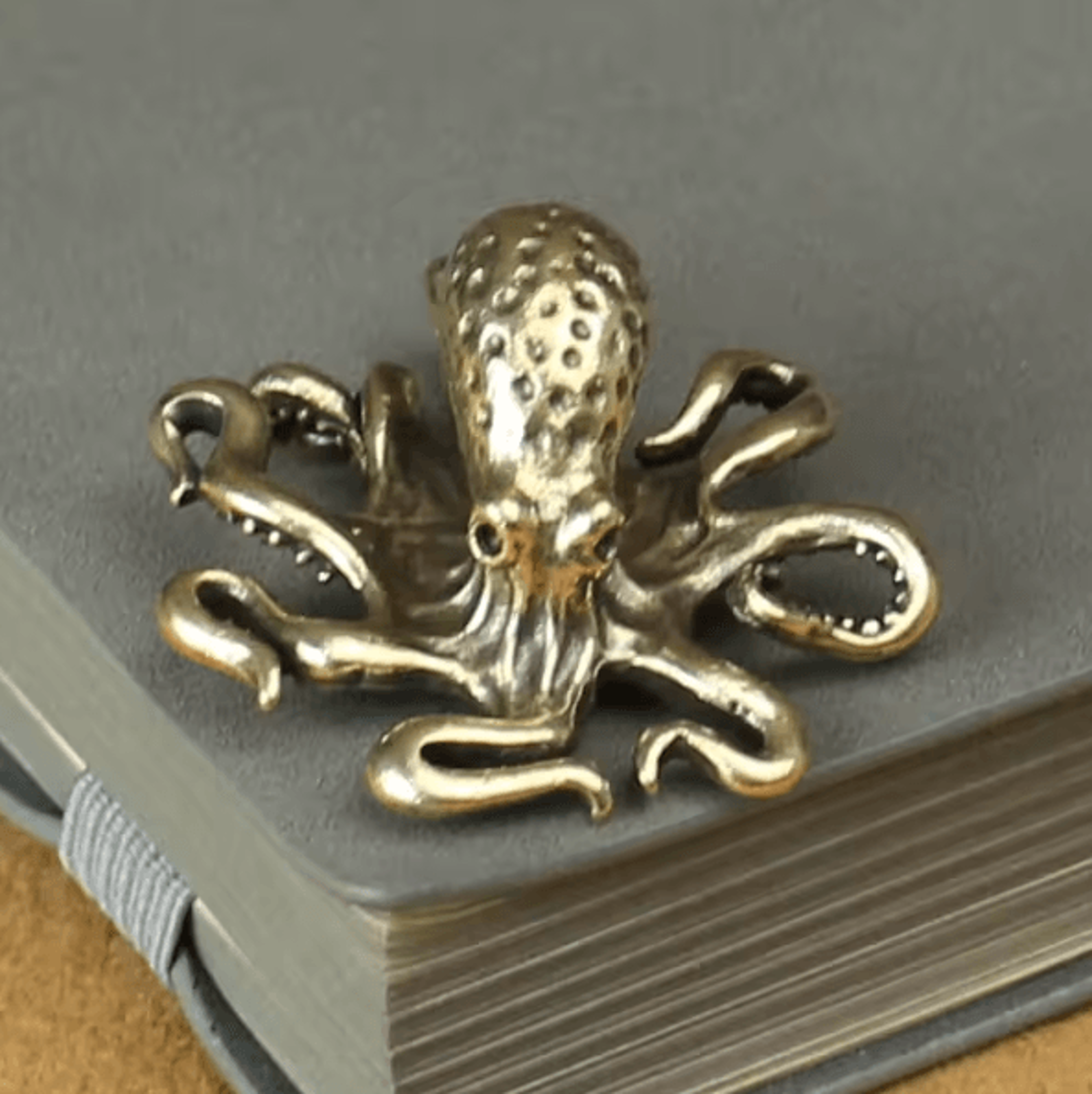 retro brass octopus figurine – vintage metal sea animal ornament for desk & home decor