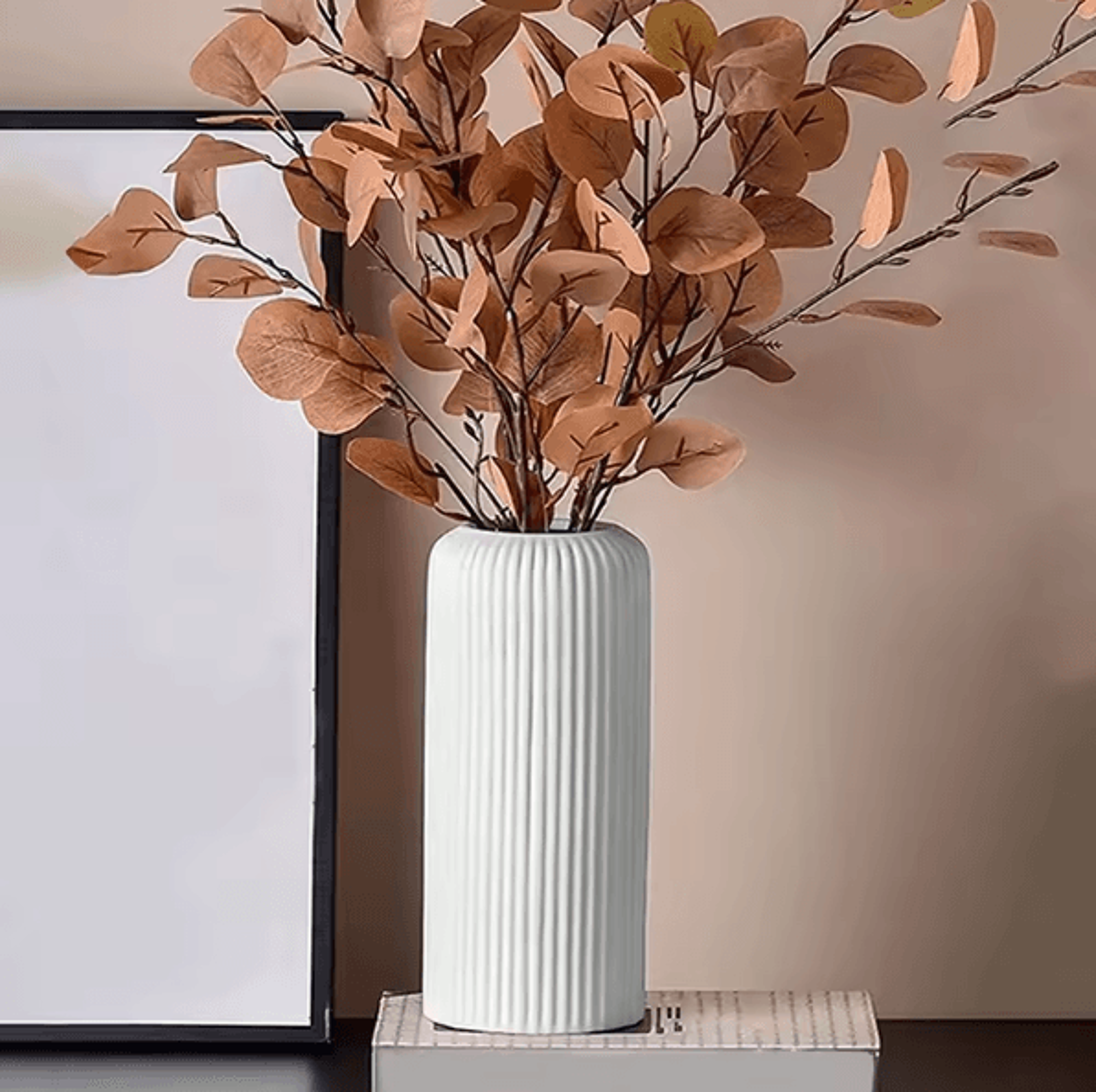Striped CeramicLook Plastic Vase  Modern Decorative Flower Display Vase 1