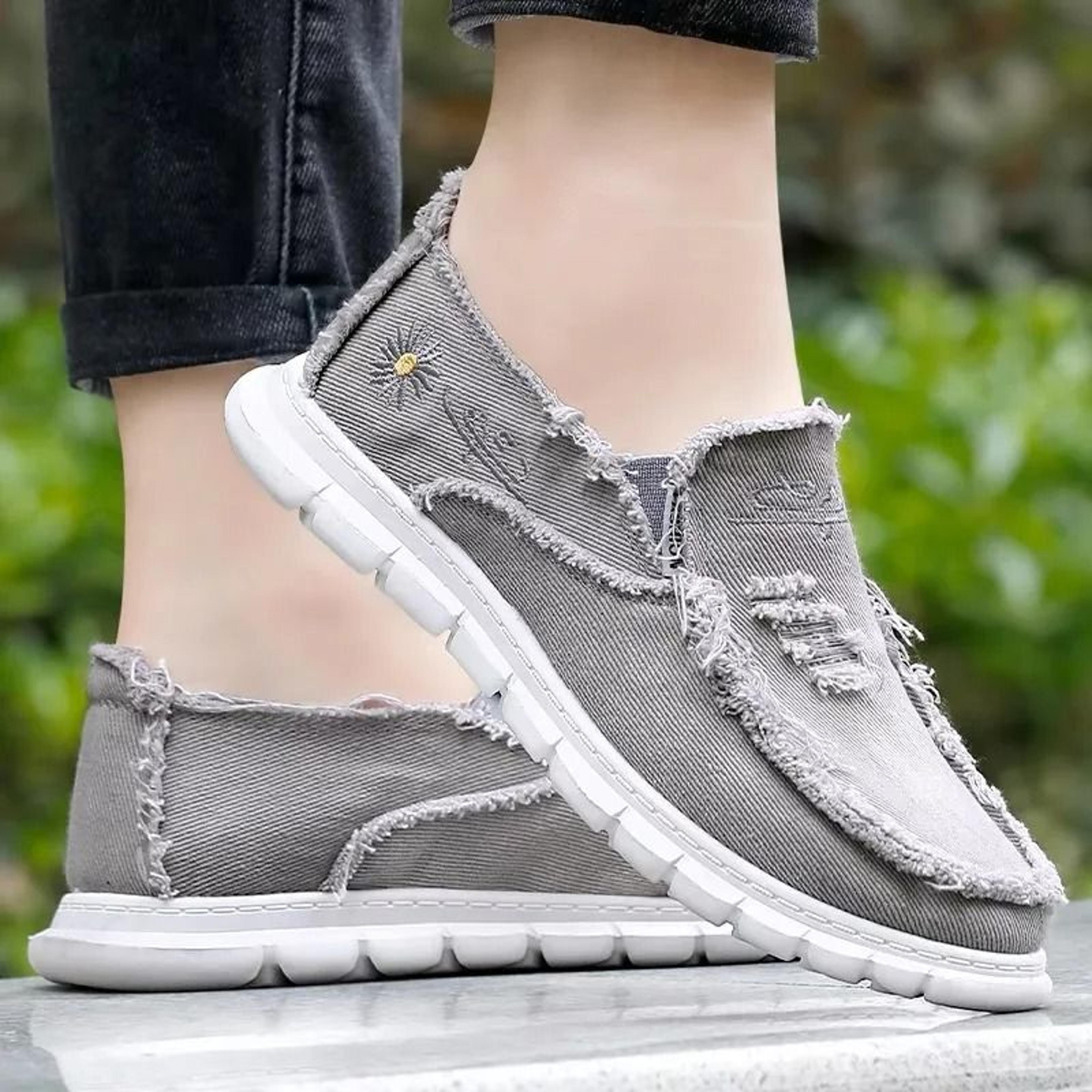 Womens Daisy Embroidered Denim Casual Sneakers 1