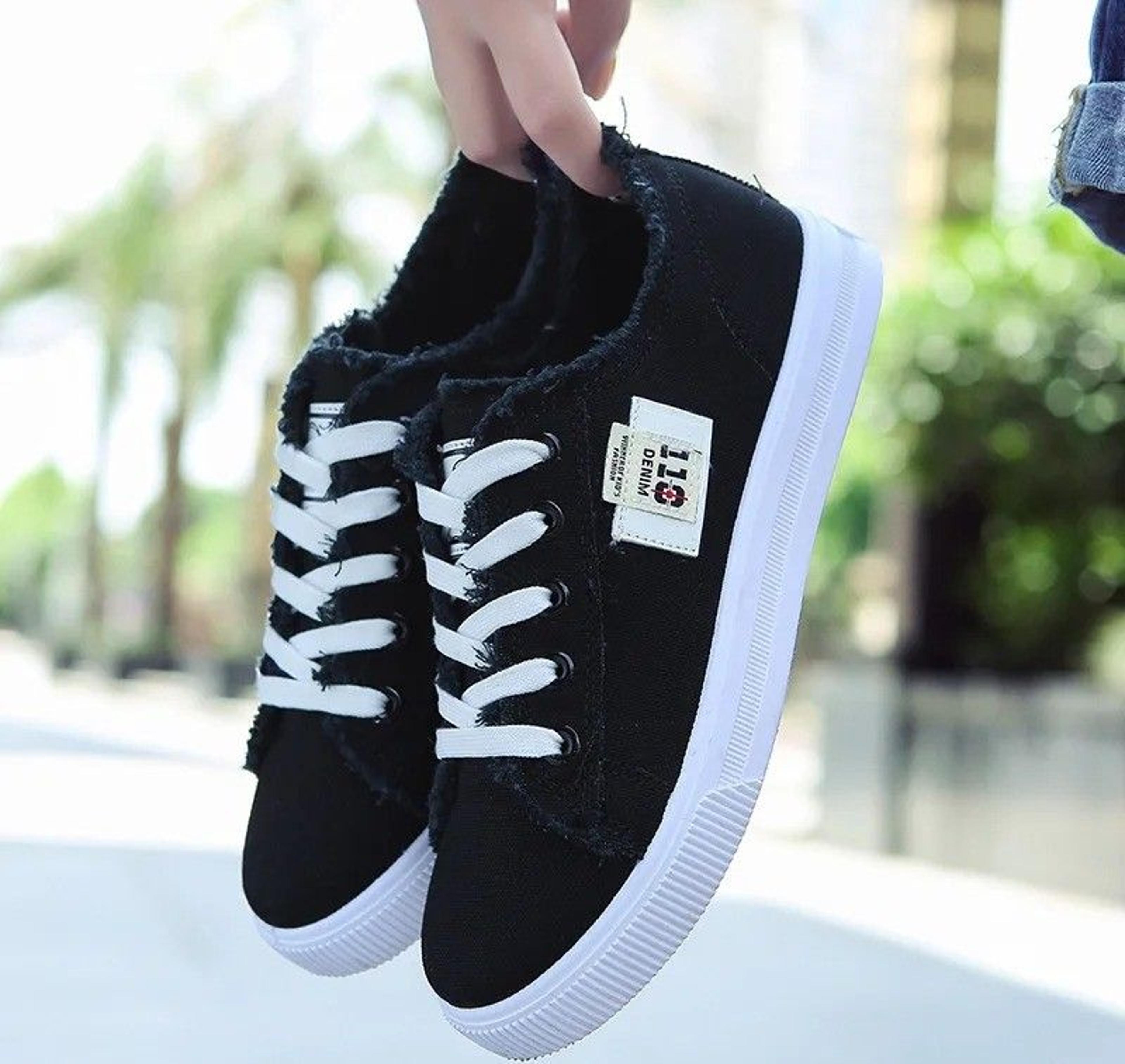 Womens Classic Canvas Comfort Sneakers 3