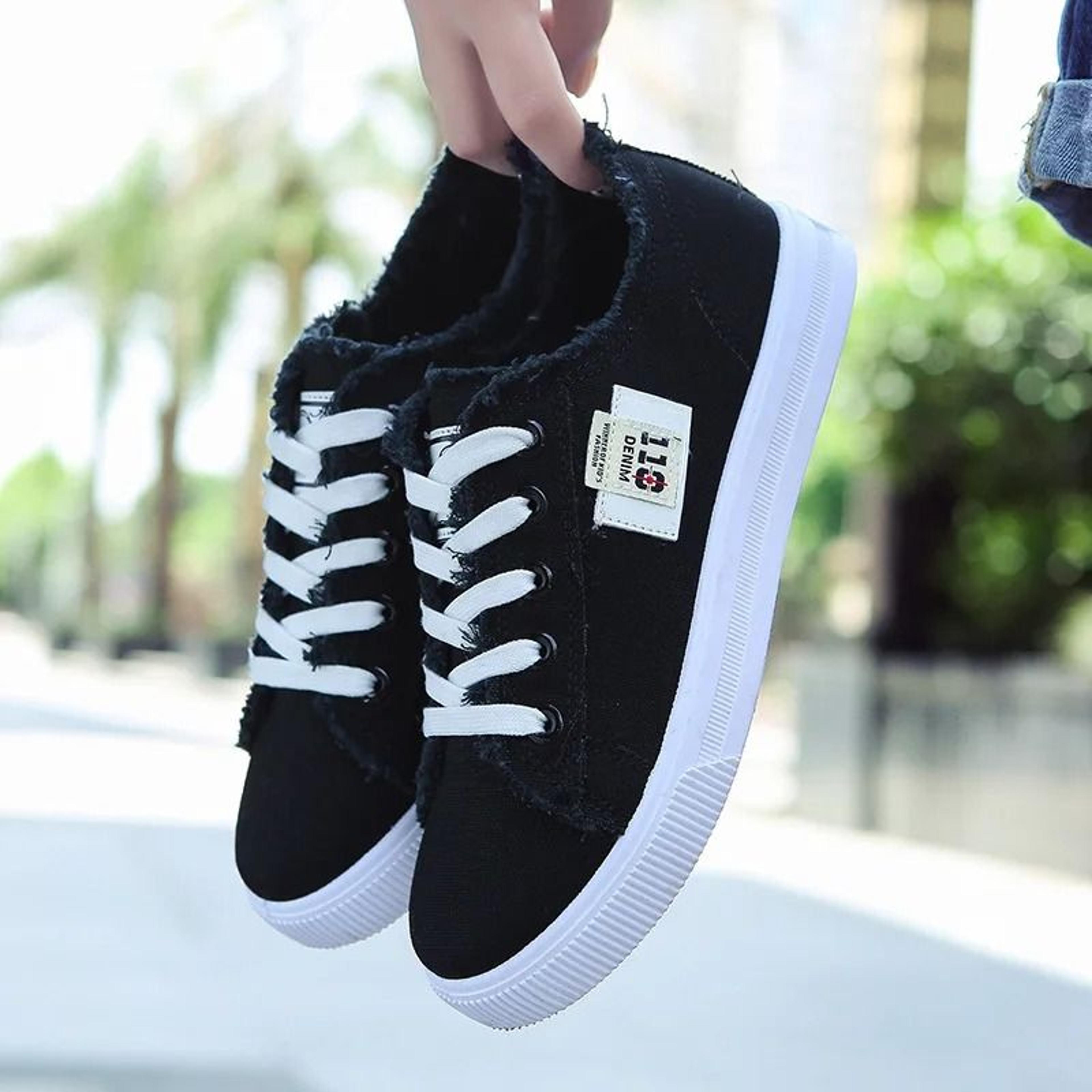 Womens Classic Canvas Comfort Sneakers 6
