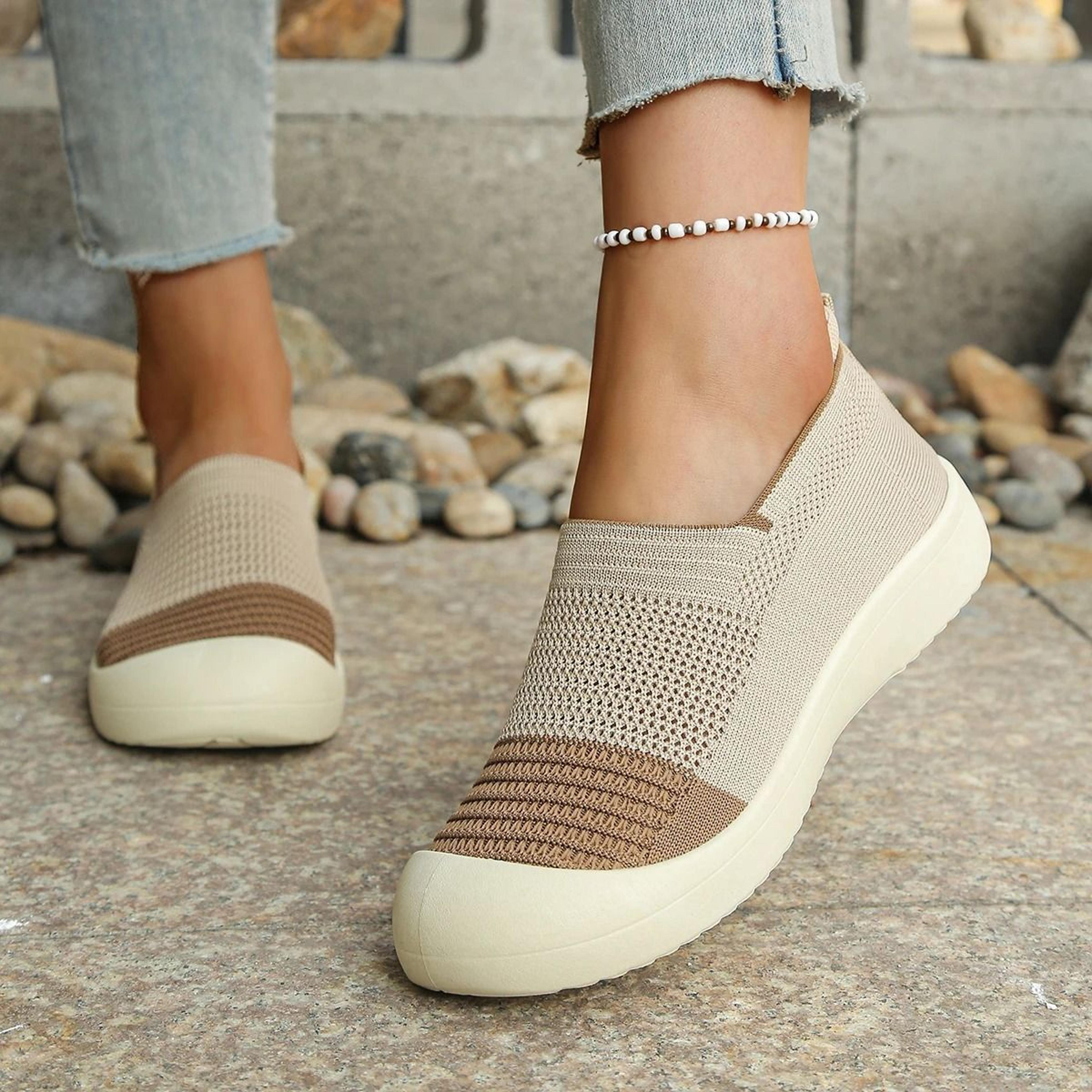Womens Retro Dual Tone Slip On Comfort Shoes 1