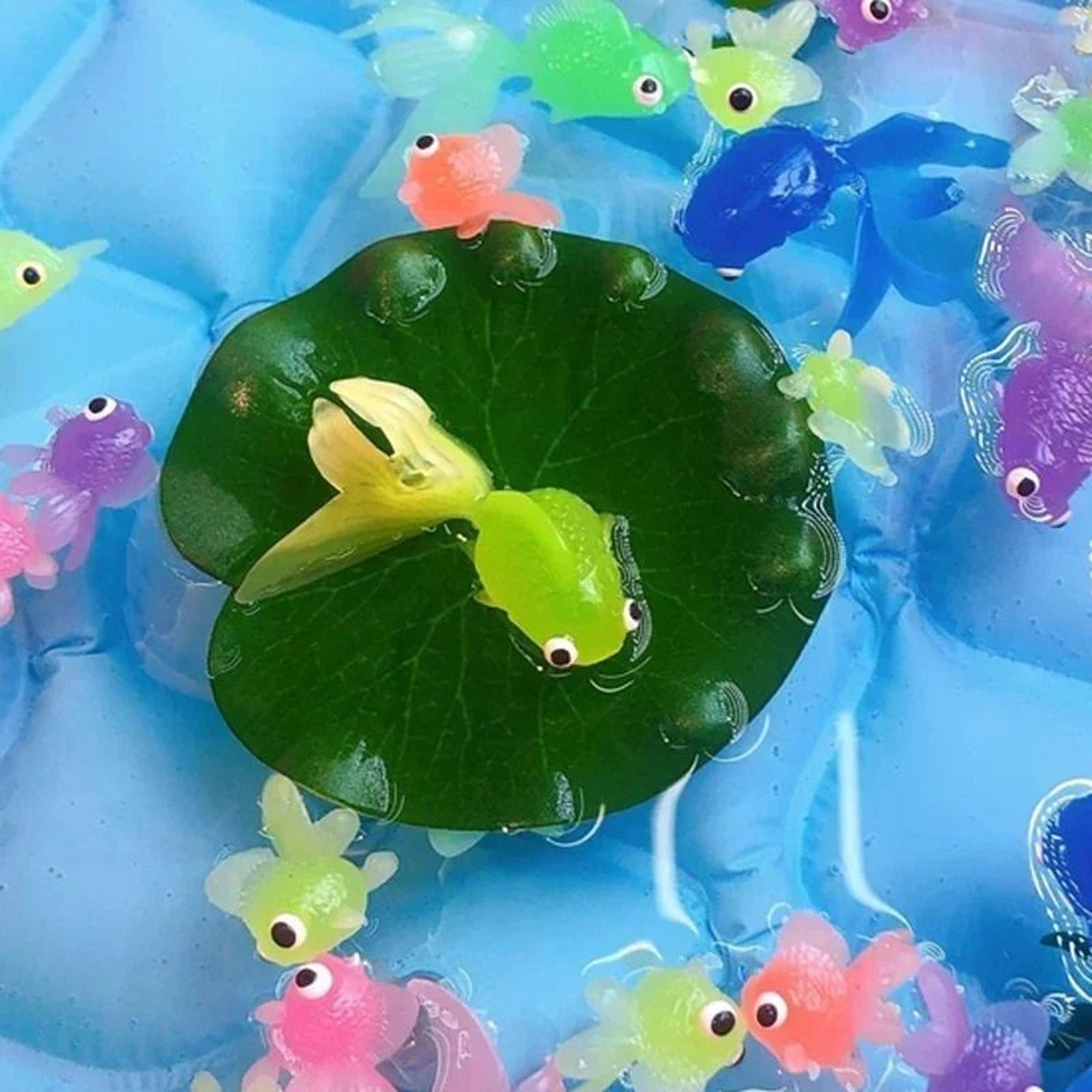 6 Piece Realistic Goldfish Bath Toy Set 5