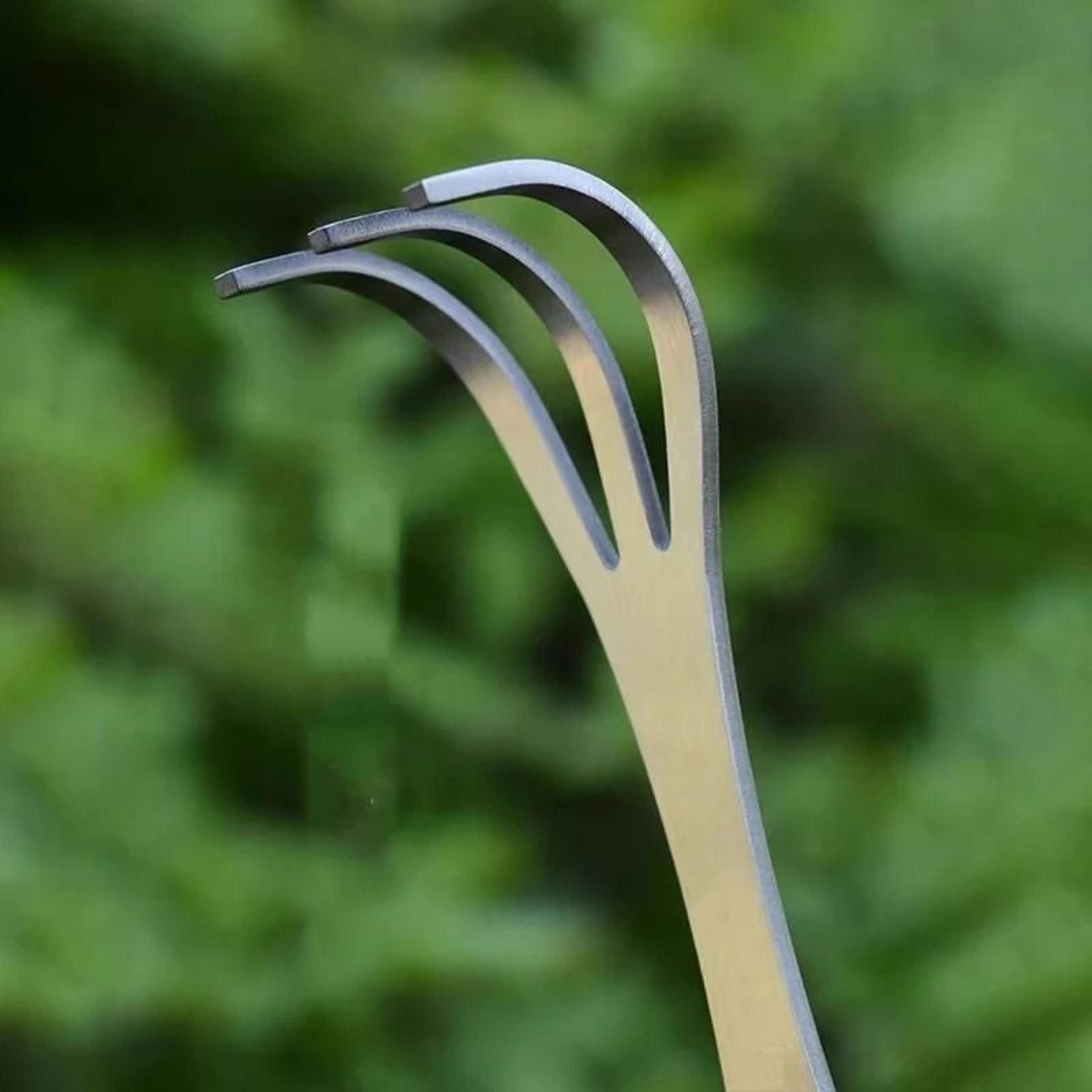 Small Garden Hand Rake  Three Claw Soil Cultivator And Weeding Tool For Flowerbeds 2