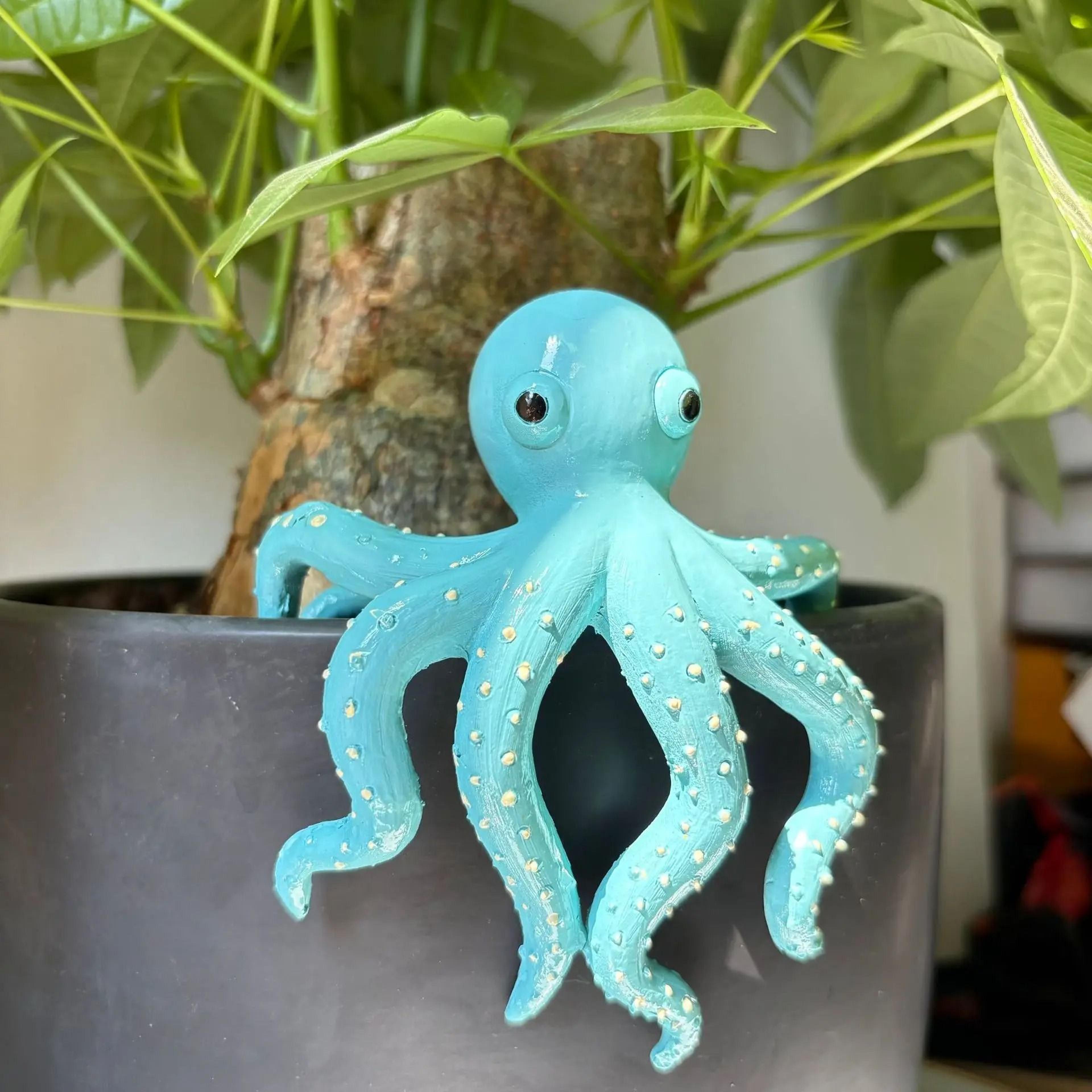 cute octopus plant pot hanger decor – handcrafted resin figurine for planters and patio