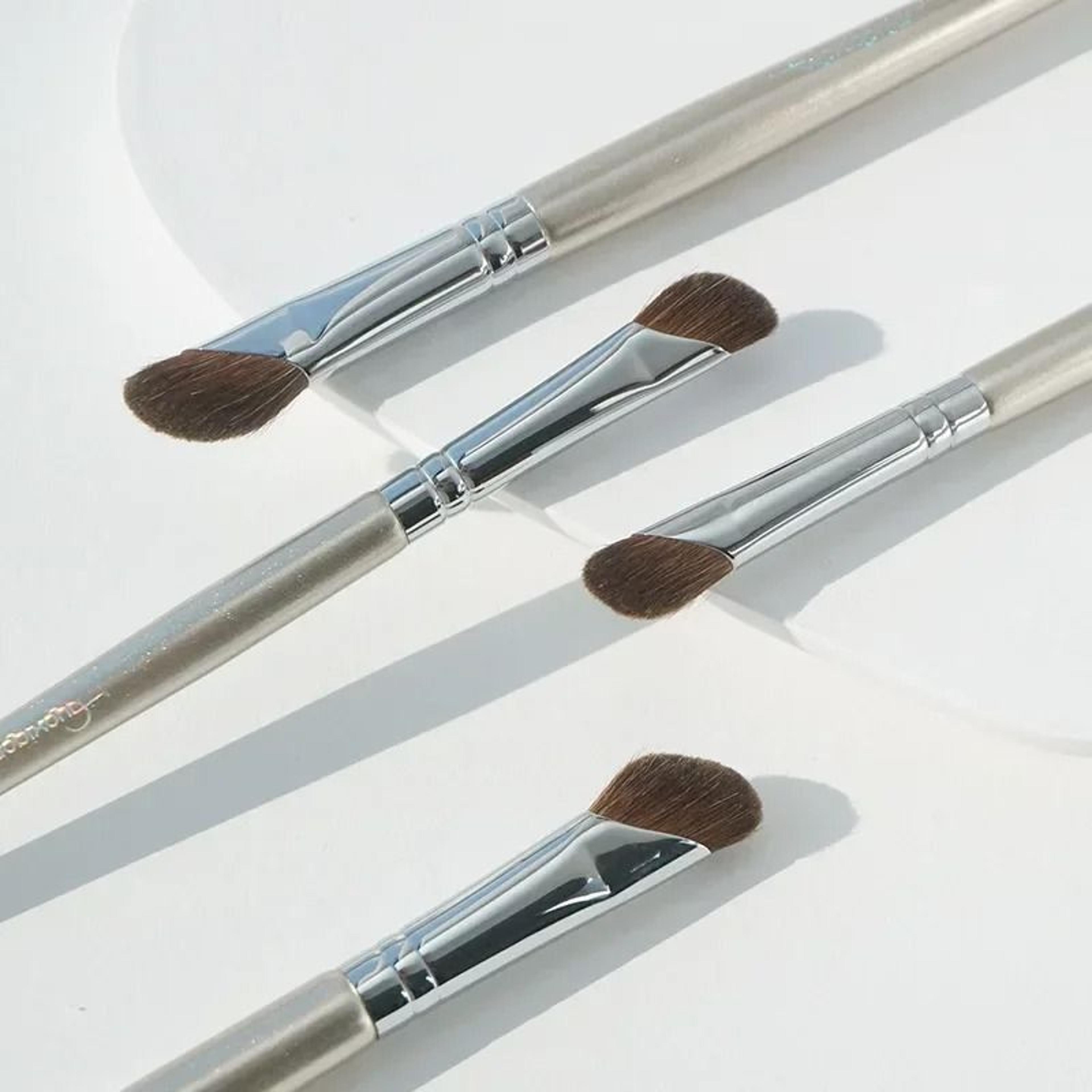Angled Nose Contour And Flat Nose Shadow Sculpting Makeup Brush 1