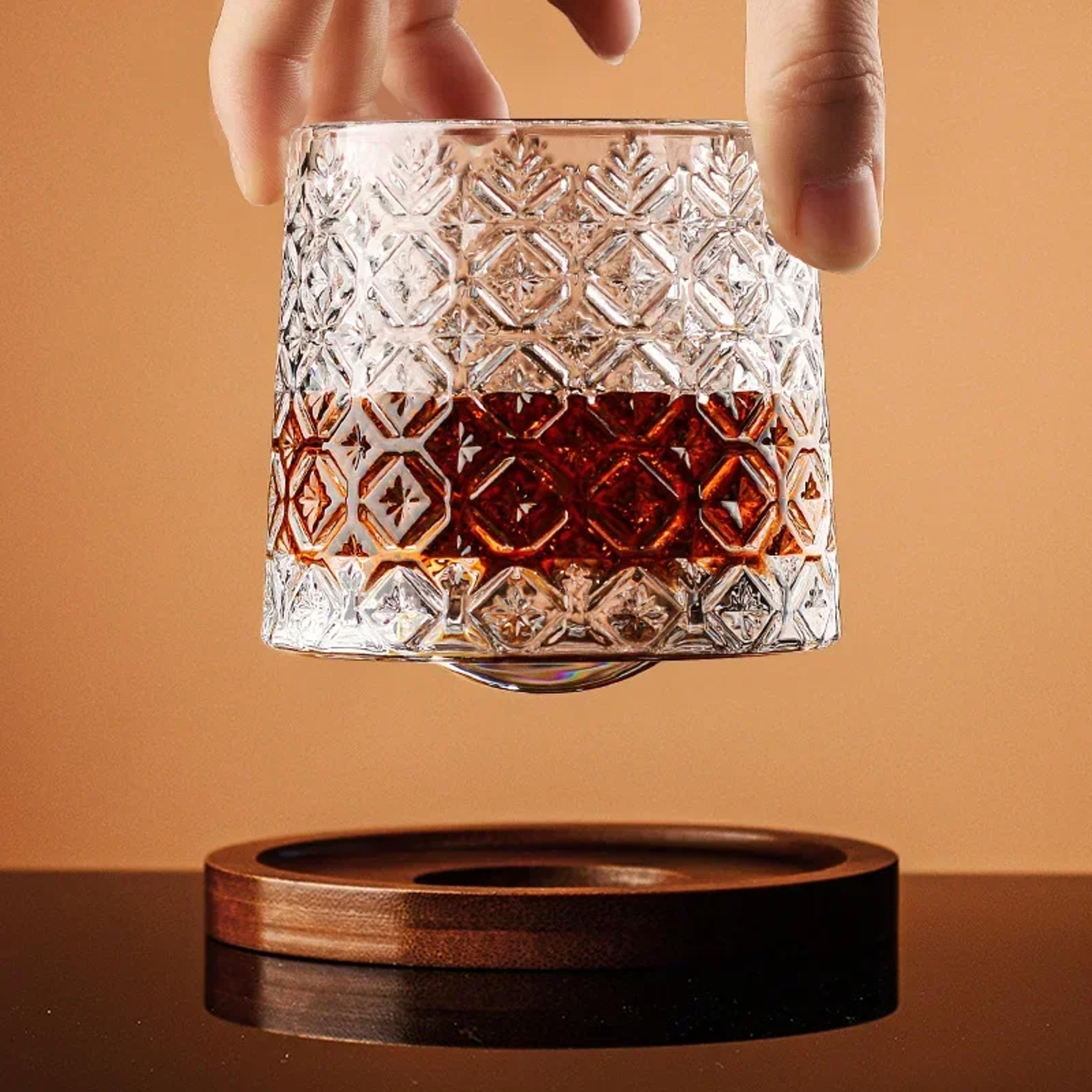 rotating spinning tumbler whiskey glass crystal whiskey glasses with base wine brandy drinkware for bar