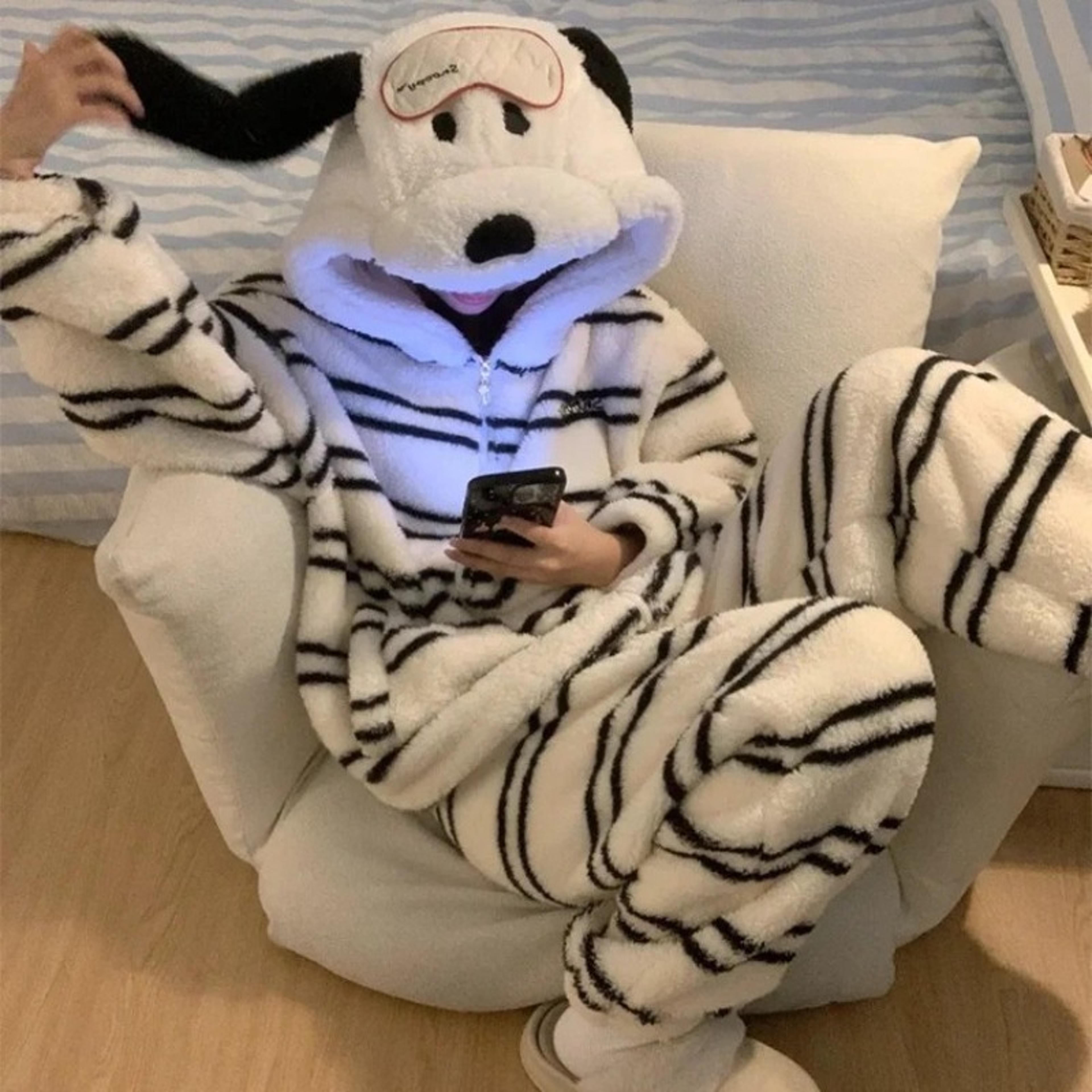 Womens Winter Cute Girl Cartoon Puppy Hooded Coral Fleece Pajamas Set Thickened Loungewear Pajamas 2