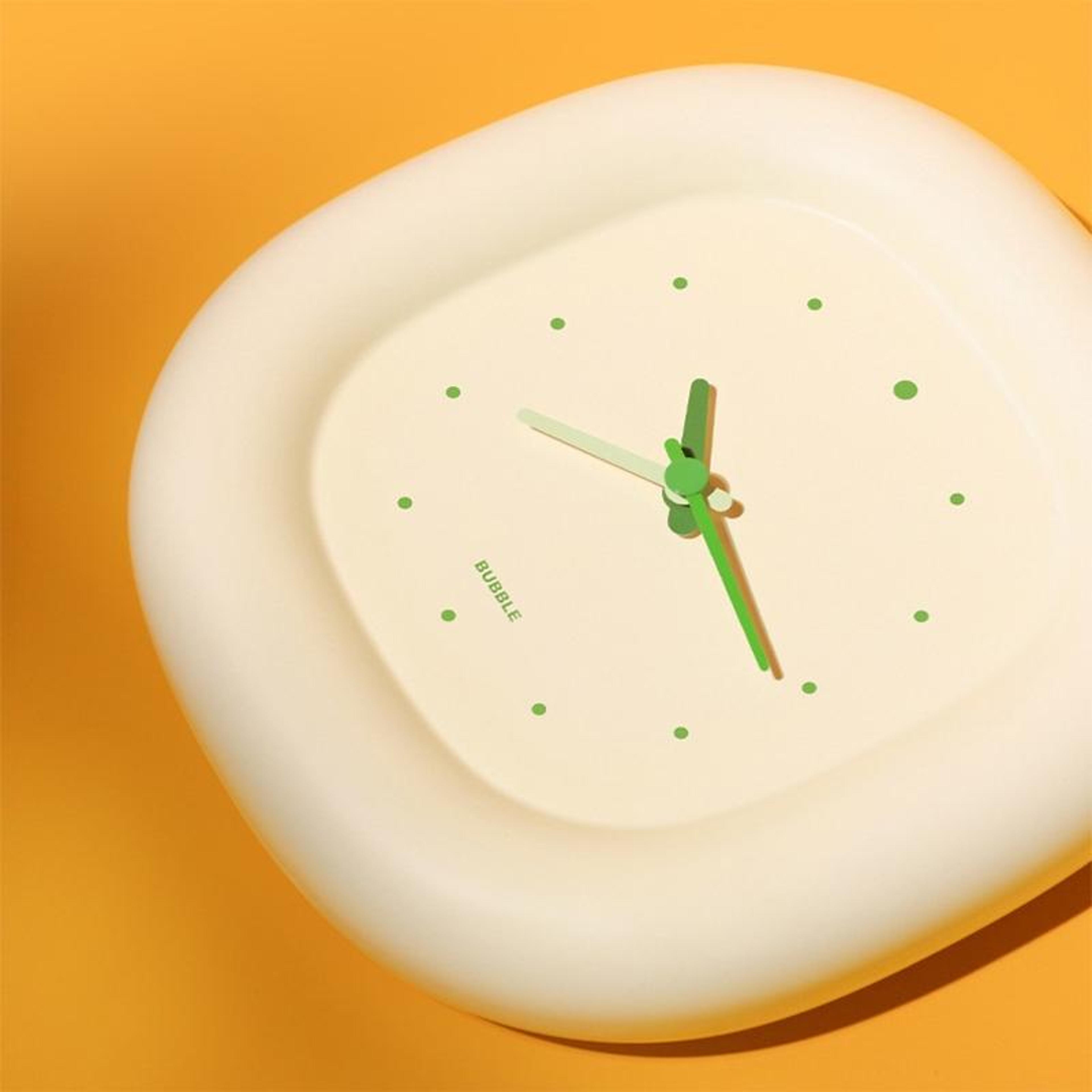Modern Bubble Silent Wall  Desk Clock Decorative Battery Operated Table Clock 1