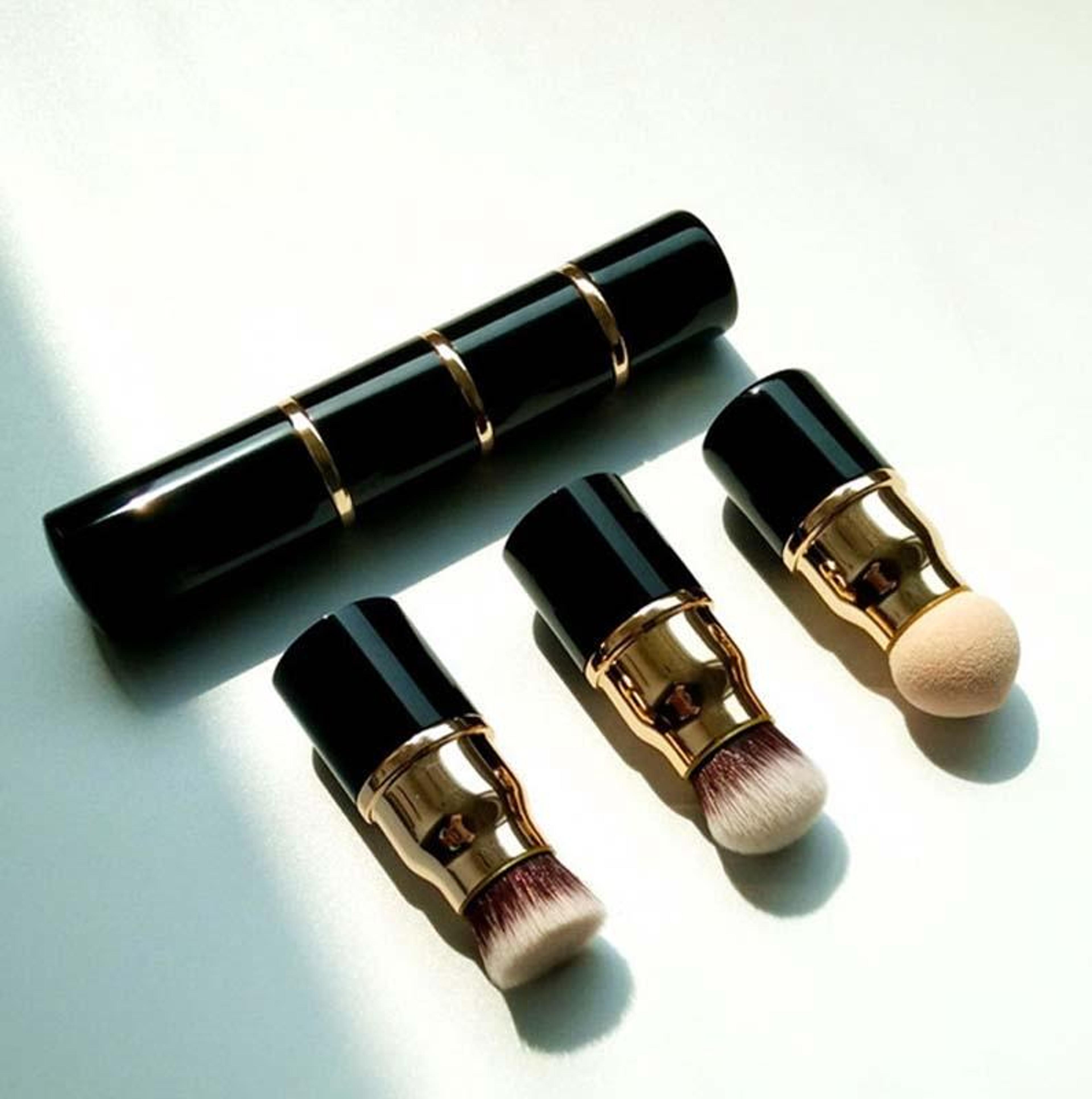 3 In 1 Makeup Brush With Foundation Brush Powder Brush And Makeup Sponge Travel Beauty Tool 4