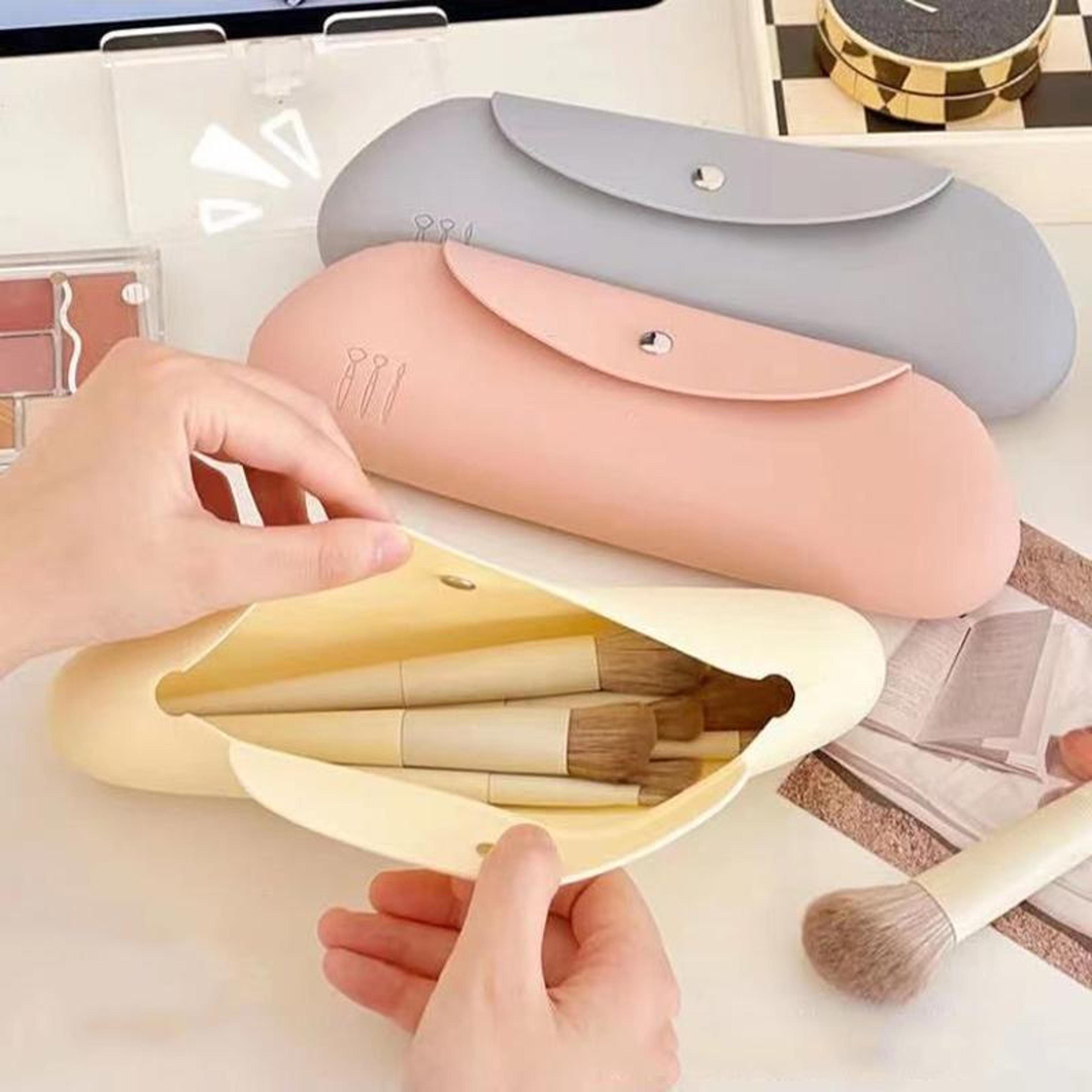 Portable Silicone Makeup Brush Holder Travel Cosmetic Organizer Case With Magnetic Closure 1