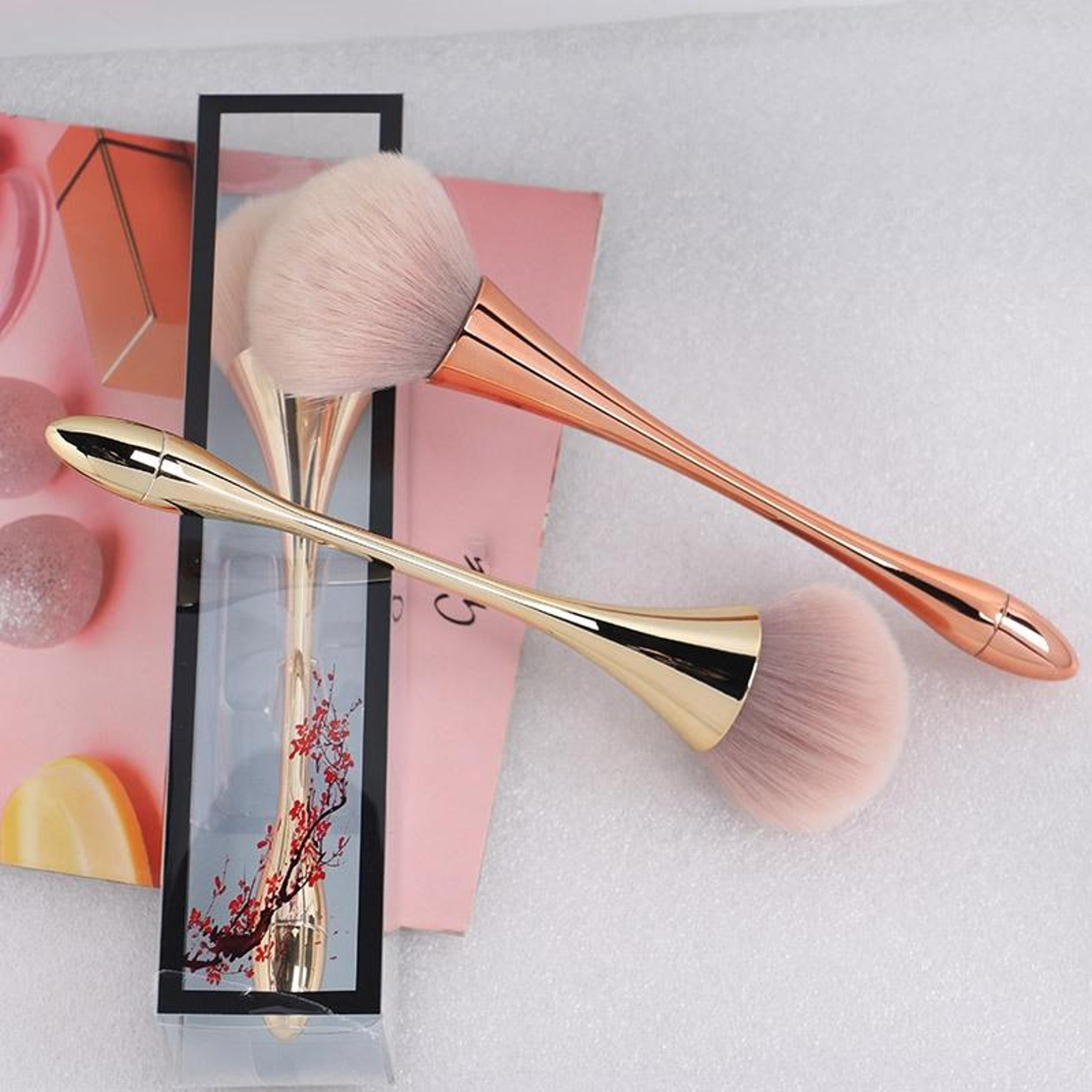 large makeup brush soft synthetic powder brush for flawless face makeup blending