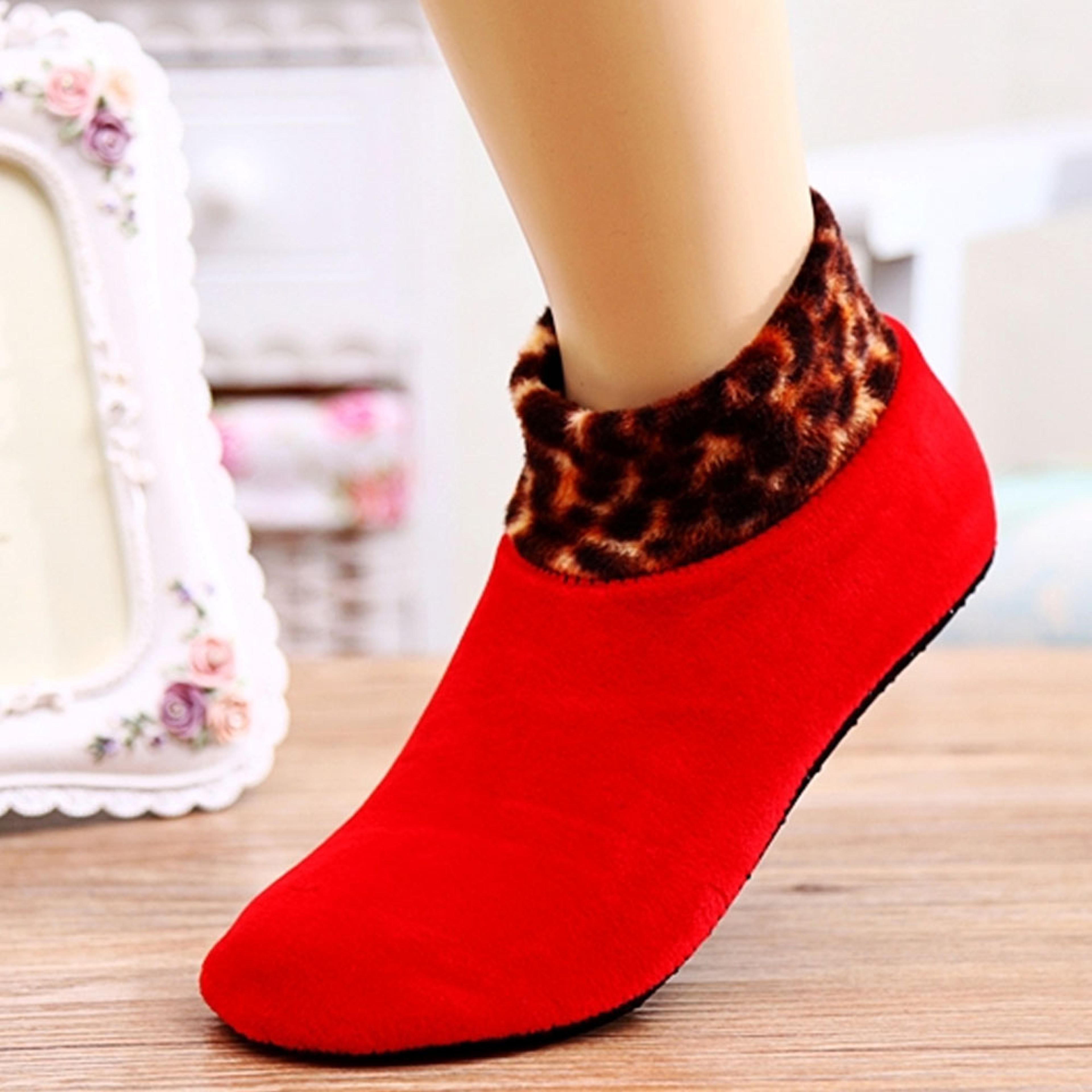Moisturewicking non slip thermal socks for comfort