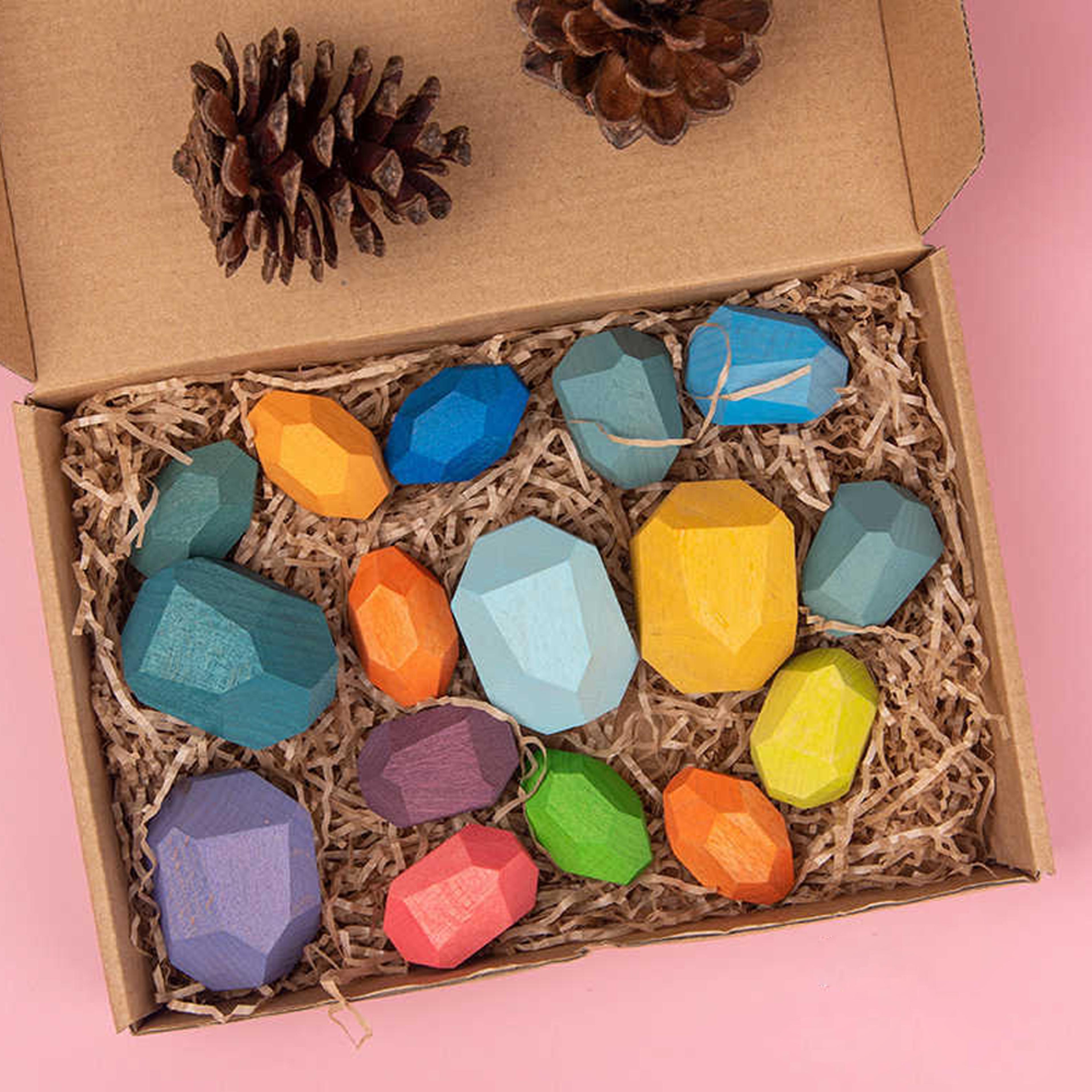 Tumi Ishi Wooden Rock Balancing Toy 16 Pieces