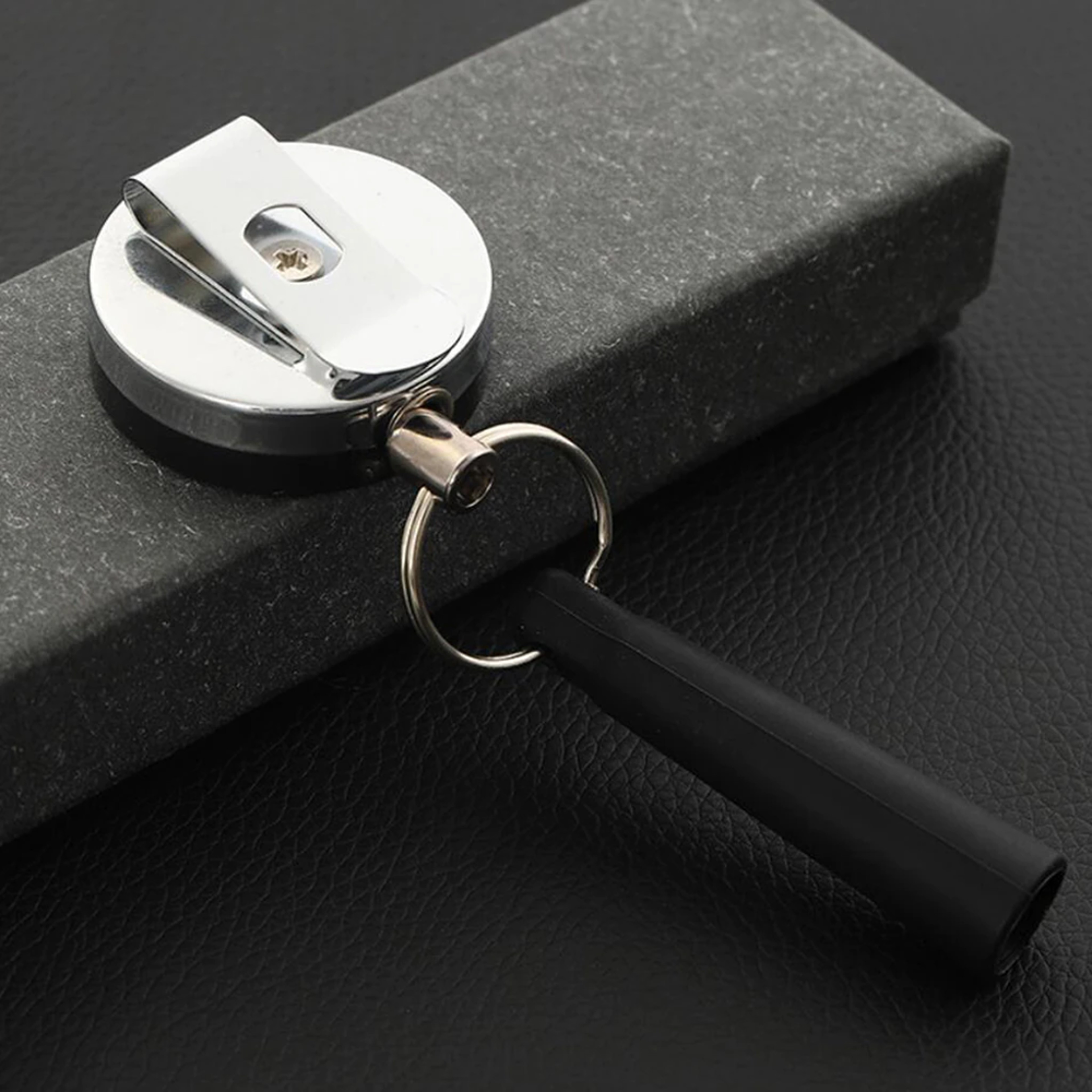 Clip-On Retractable Pen Holder Leash1