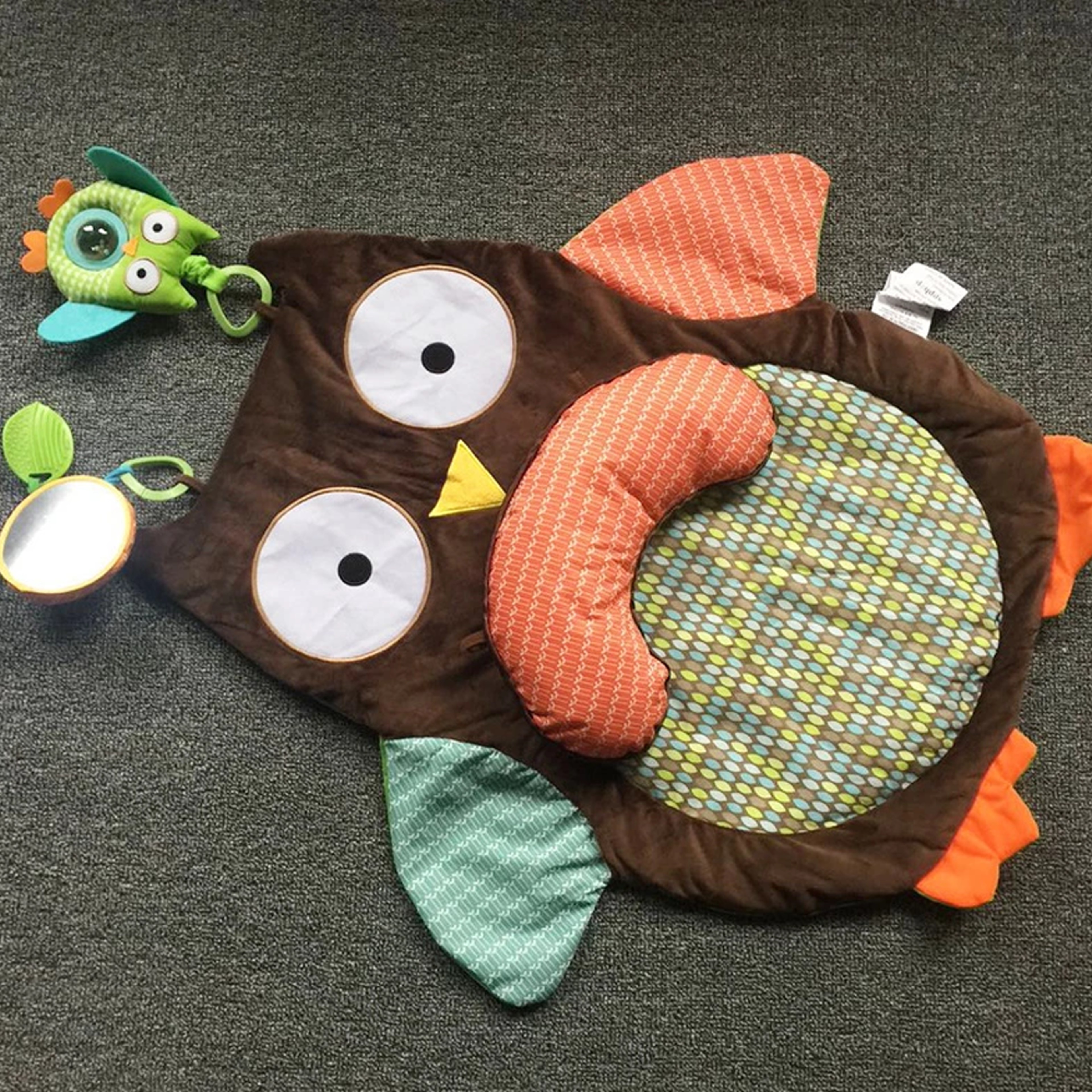 Portable owlthemed play mat for infants