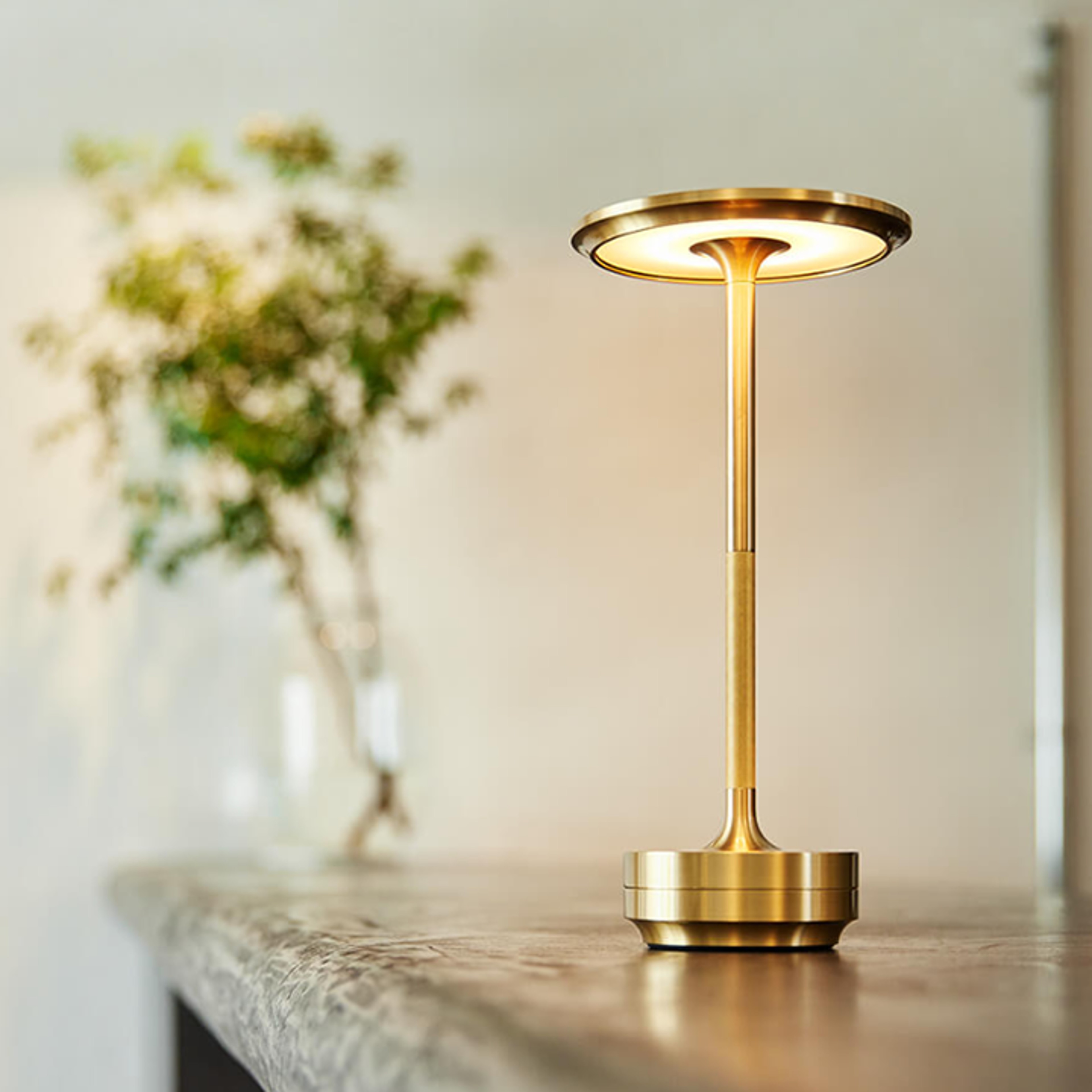 Metallic Cordless Rechargeable Waterproof Table Lamps2