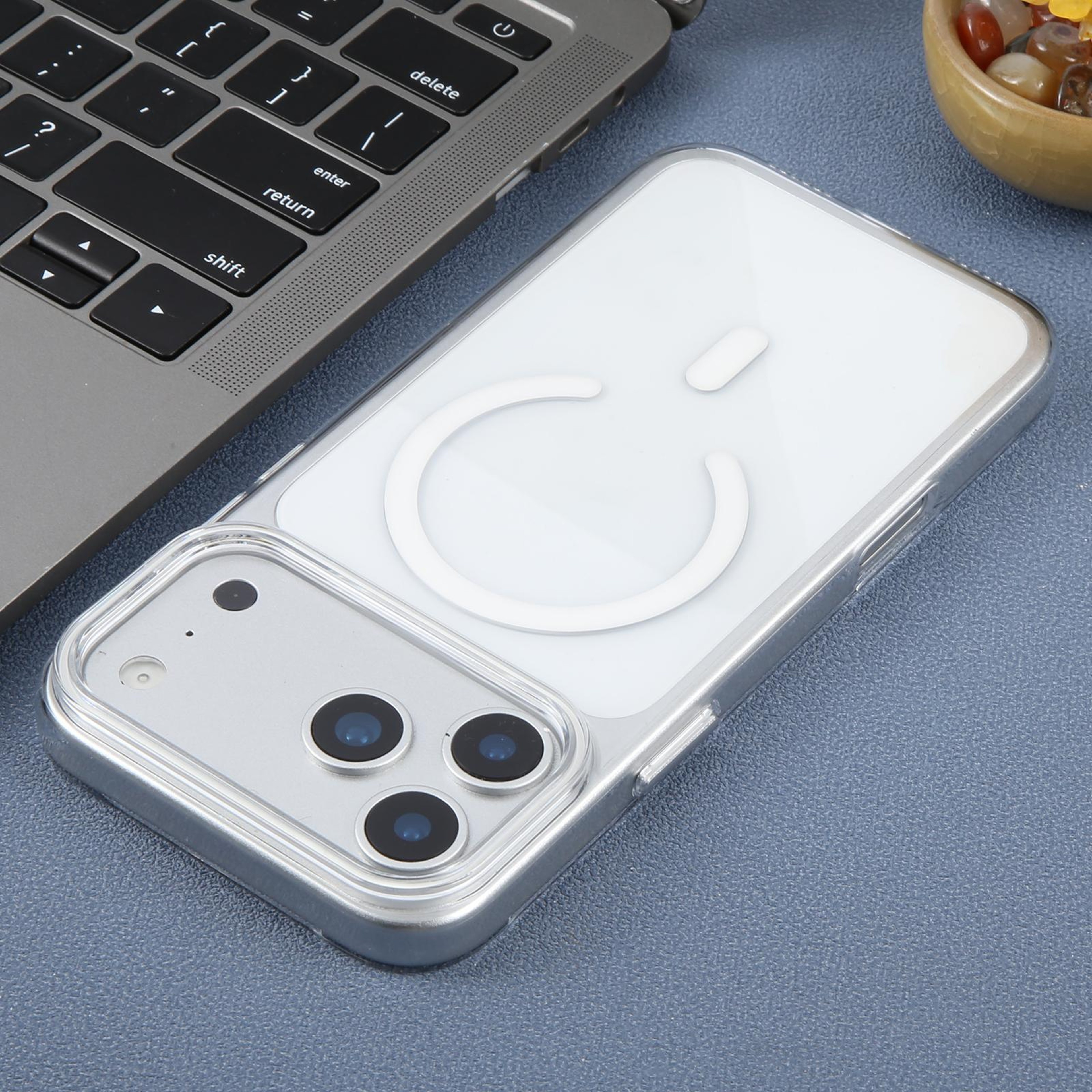 Magnetic Clear PC Phone Case for iPhone 18 Pro with Wireless Charging Support – view 4