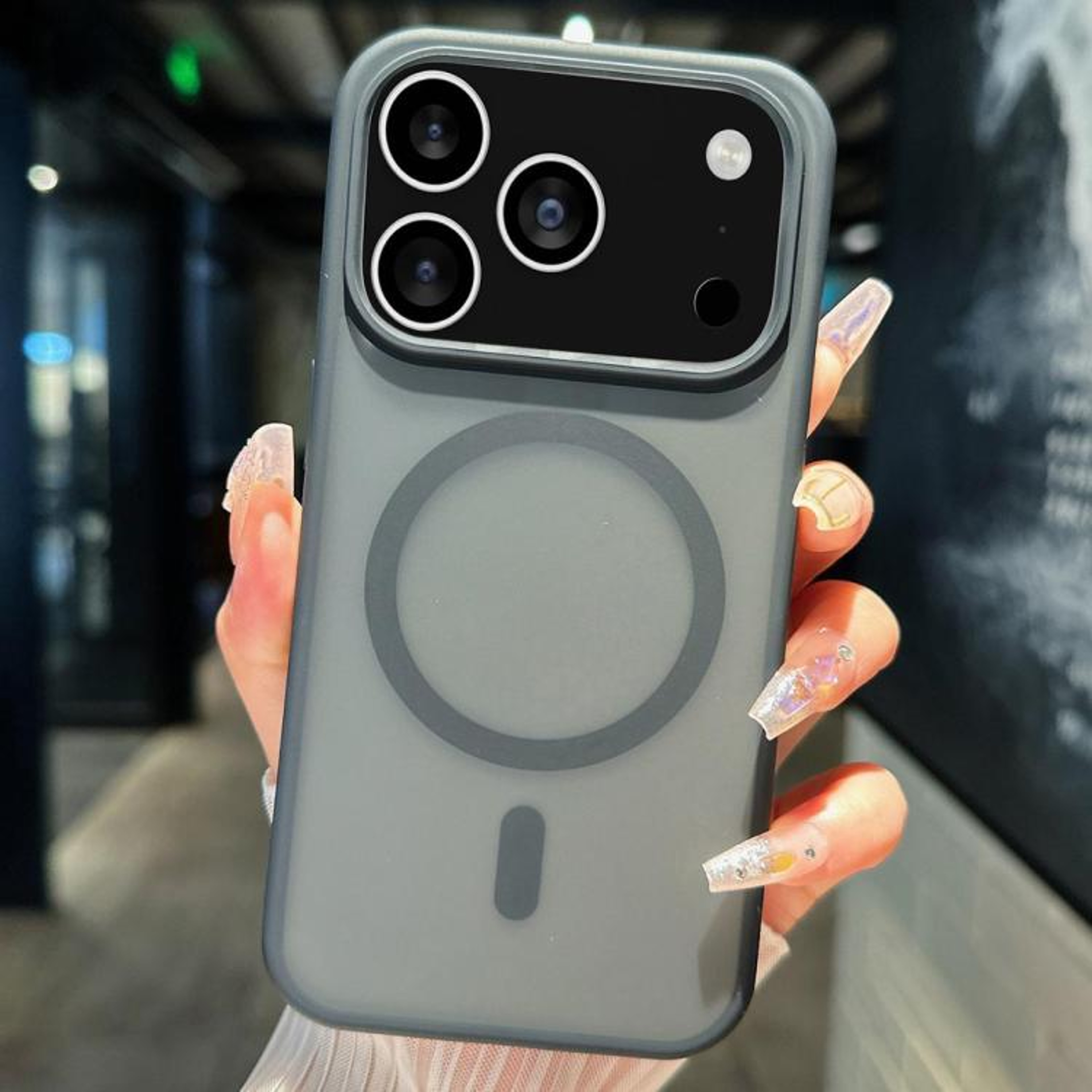 Transparent IPhone 18 Pro TPU PC Case With Magnetic Wireless Charging 7