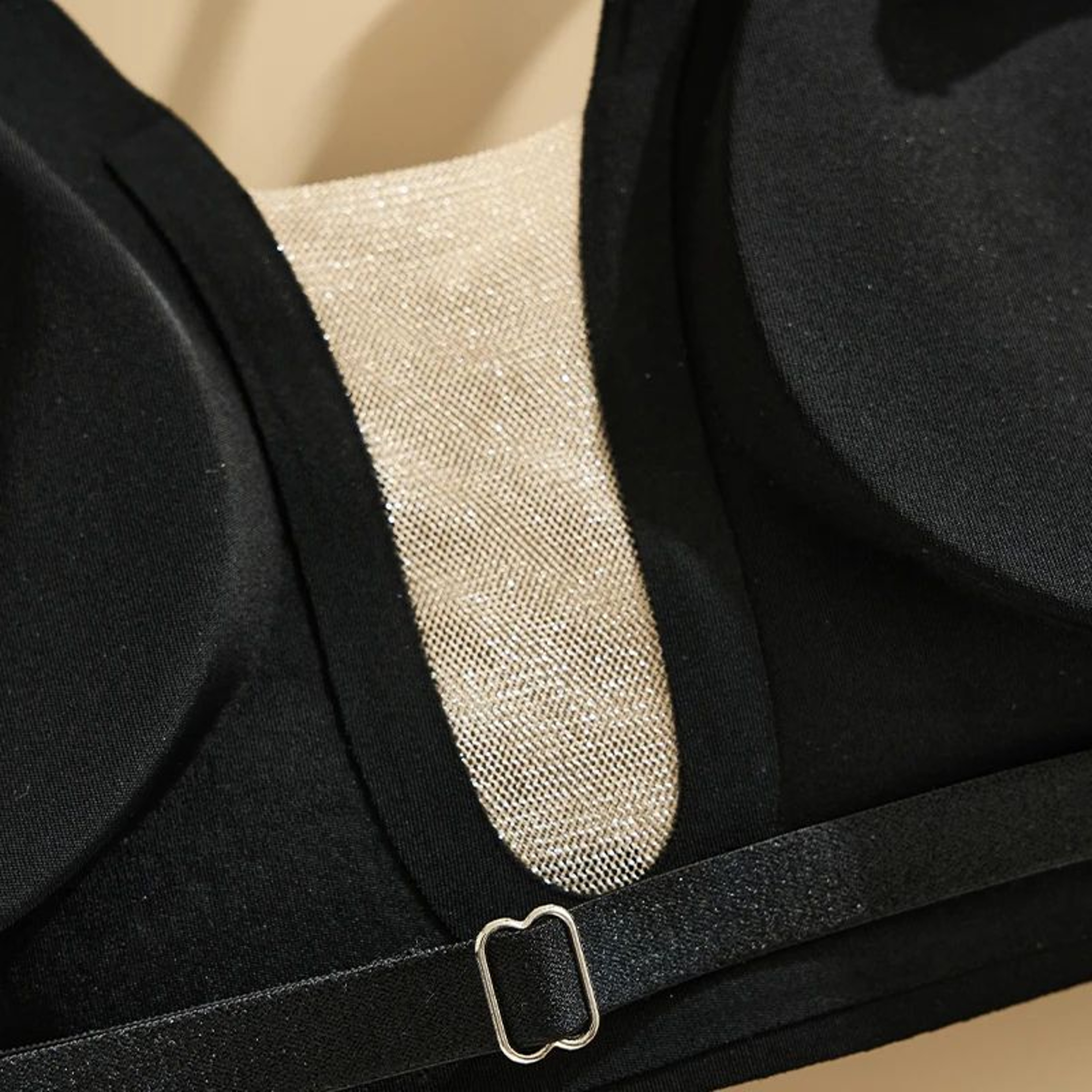 Deep U Neck Bra For Women Seamless Wire Free Backless Bra With Multiway Straps 2