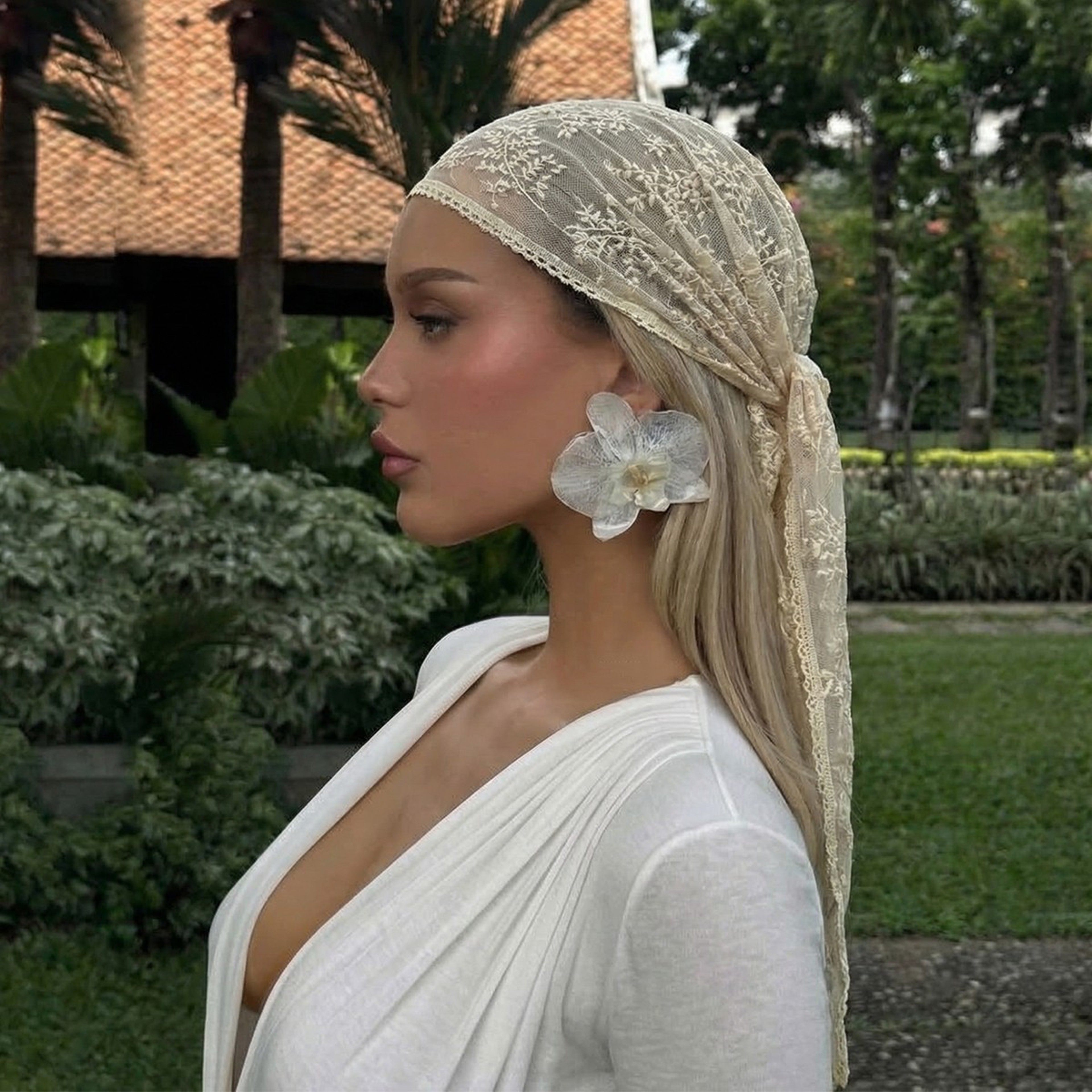Elegant Floral Lace Shawl and wedding headscarf for Women – view 6