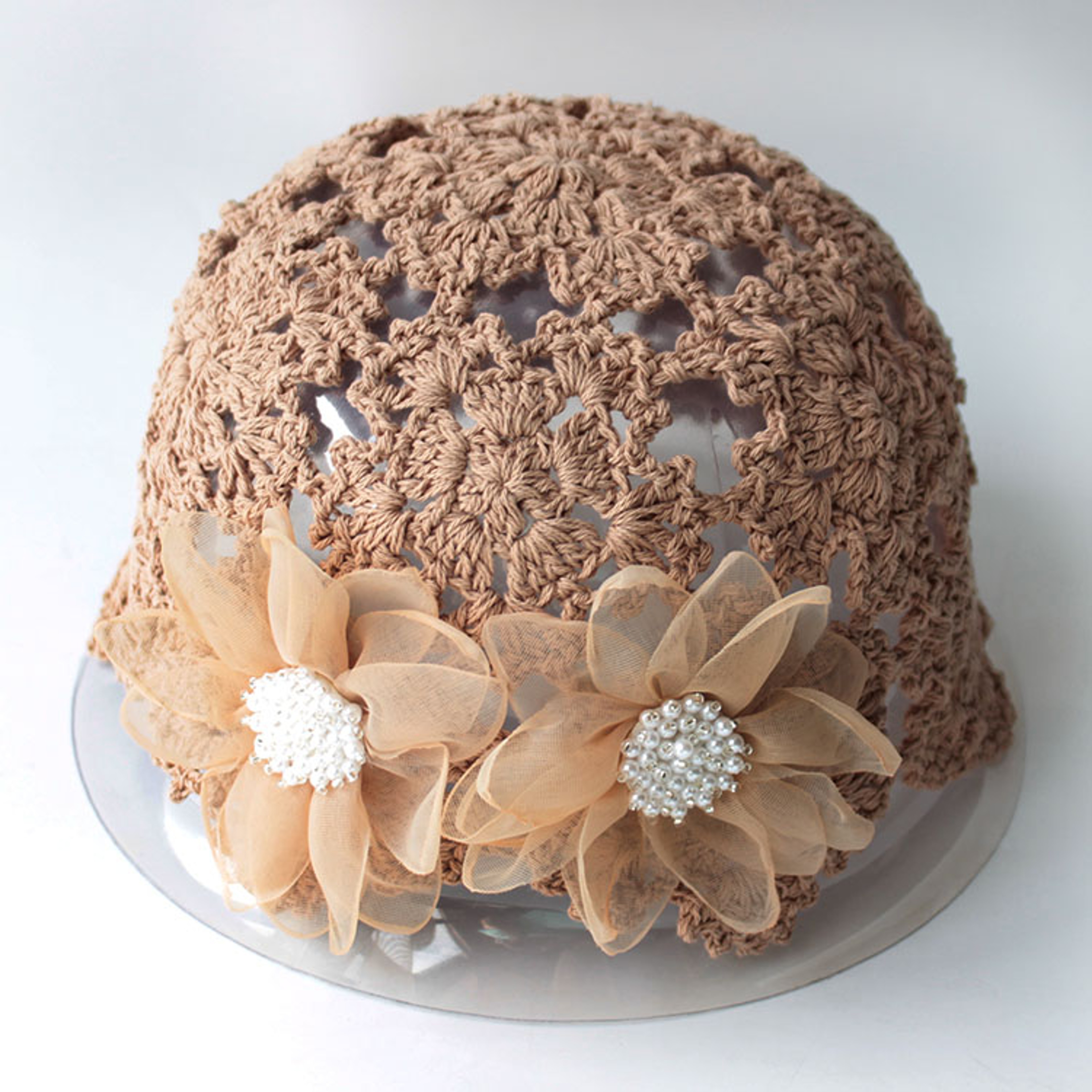 Sweet Flower Hollow Knitted Baotou Hat with Pearl Accent – view 8