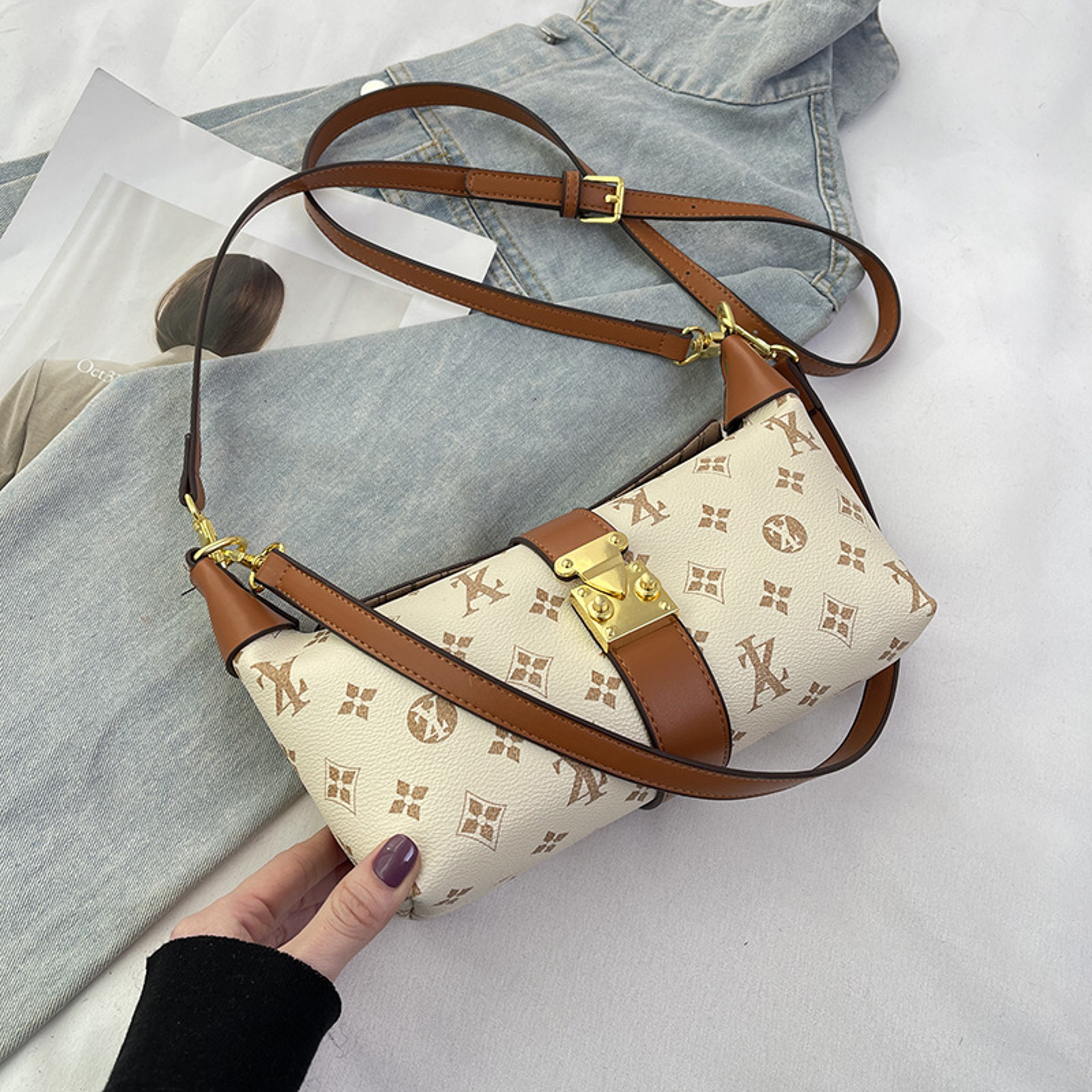 Classic horn bag with vintage print for women daily commuting – view 3