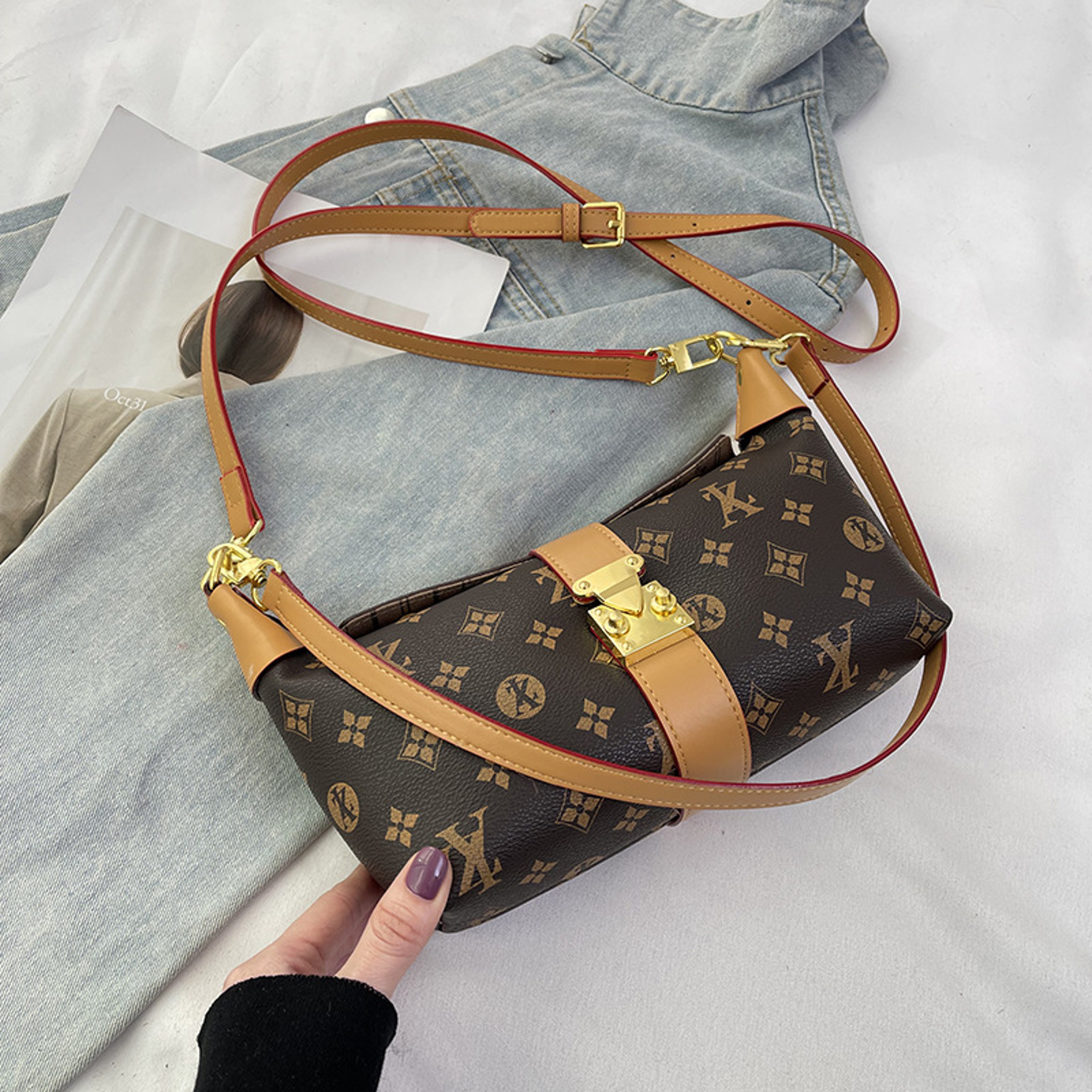 Classic horn bag with vintage print for women daily commuting – view 4