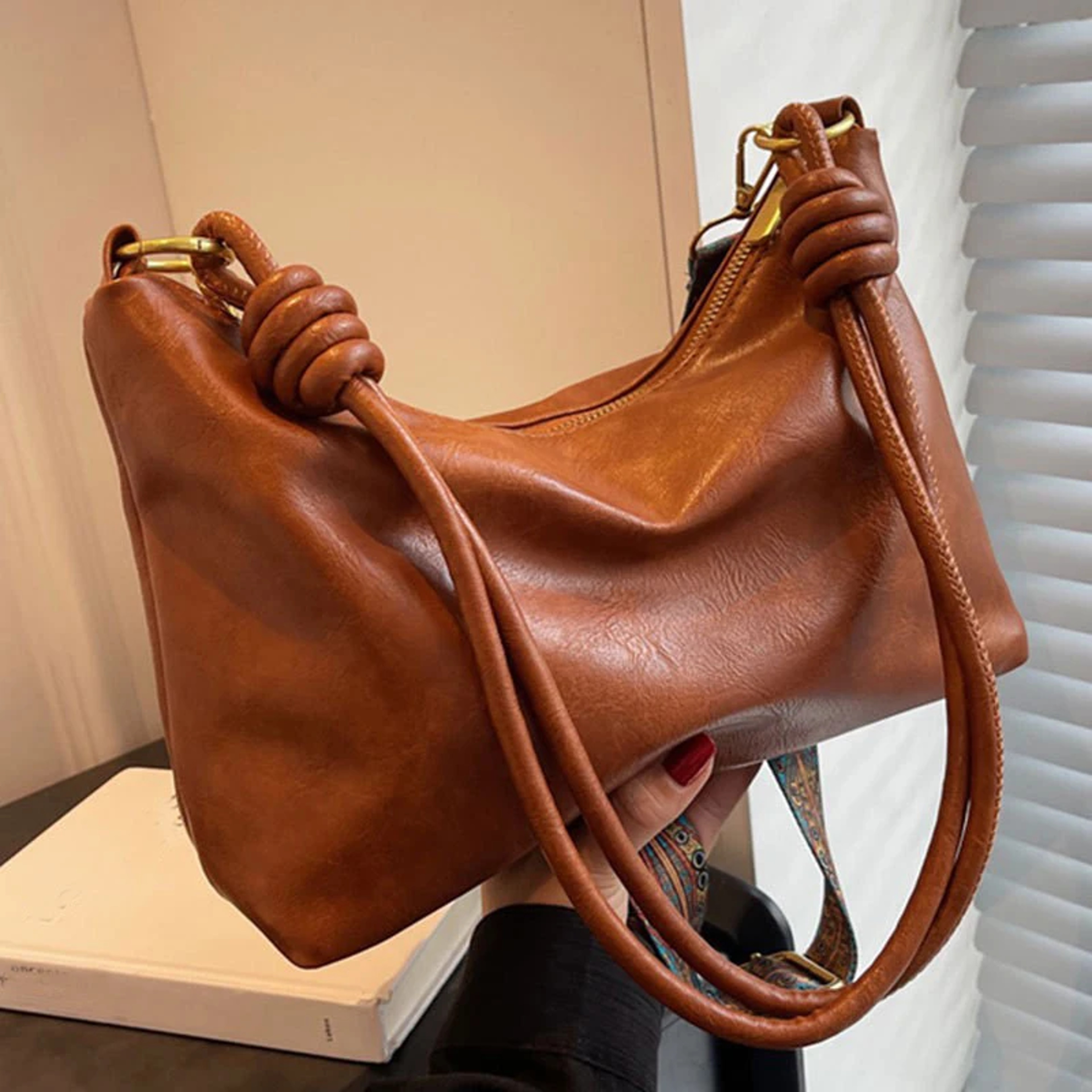 Soft Leather Crossbody Bag for Women with Geometric Wide Strap – view 6