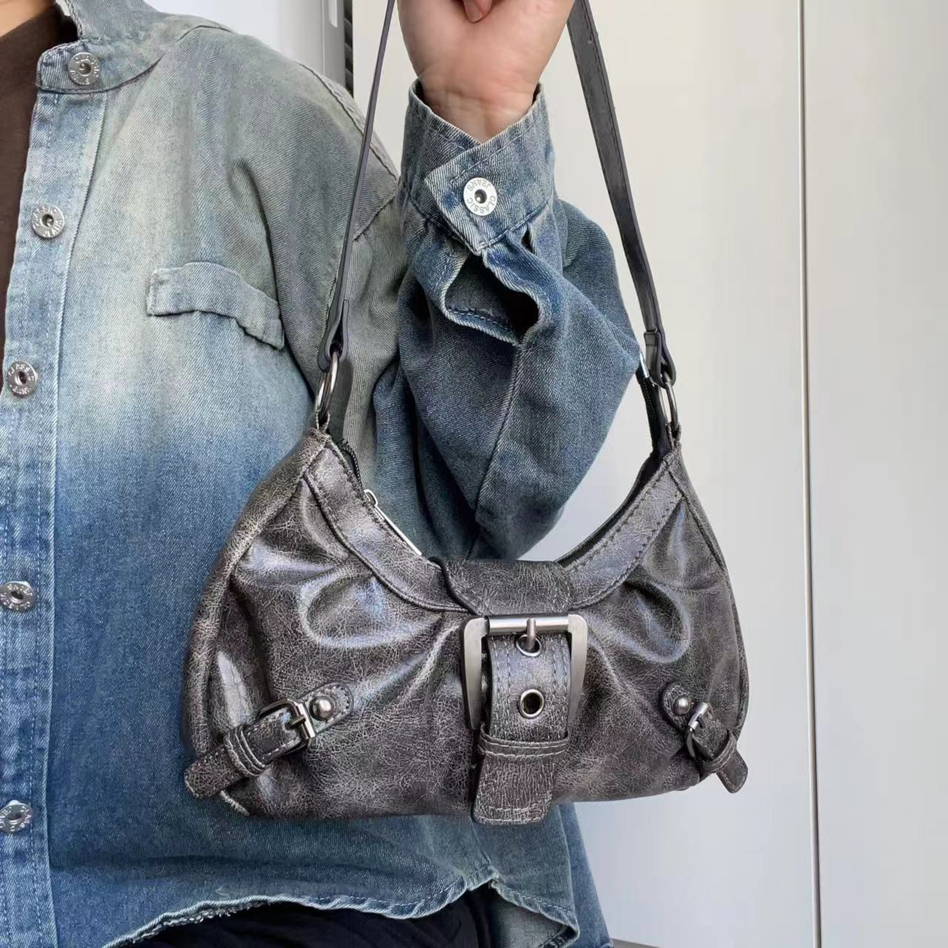 Vintage Leather Shoulder Bag Y2K Retro Armpit Purse – view 9