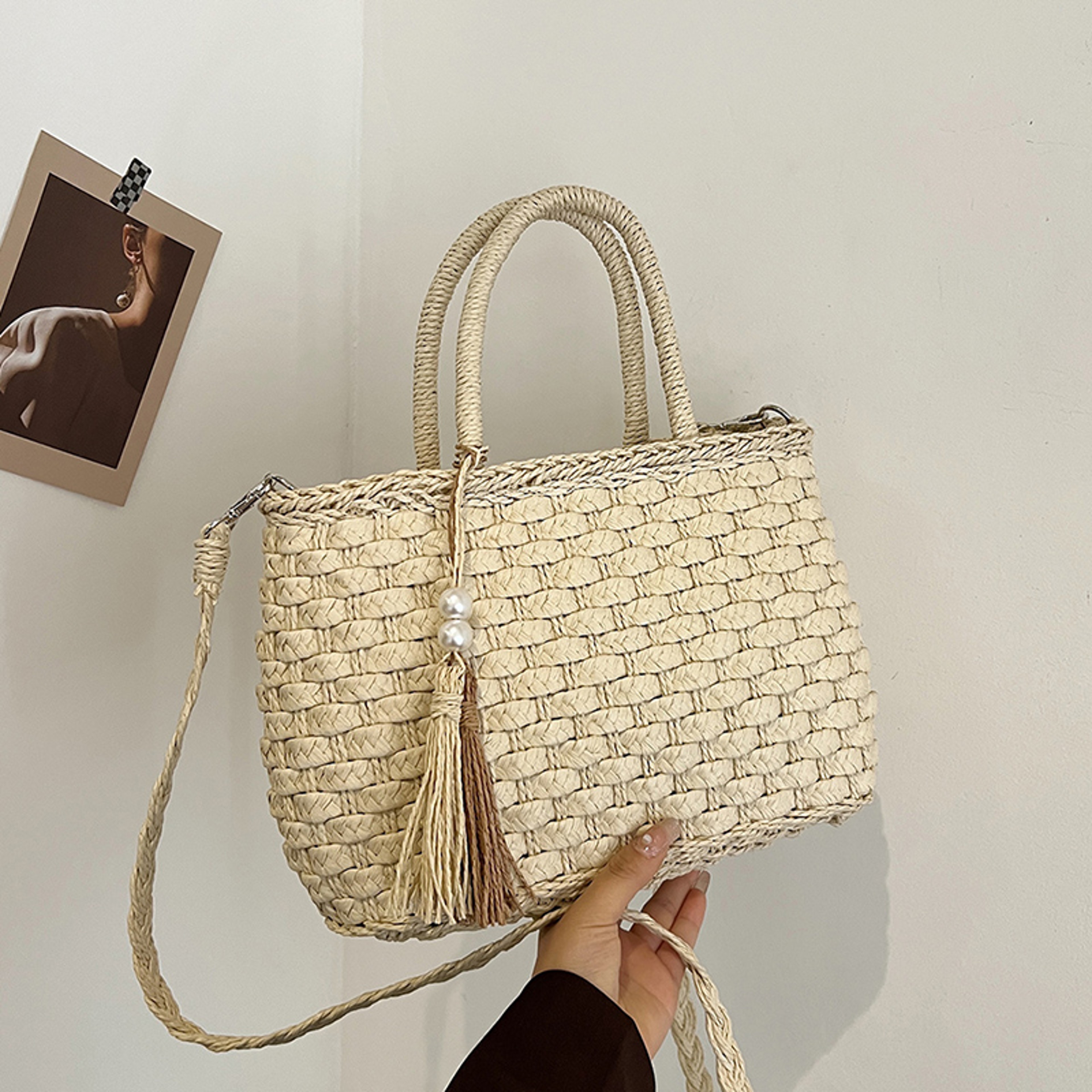 Light Luxury Straw Shoulder Bag with Tassel and Drawstring – view 3