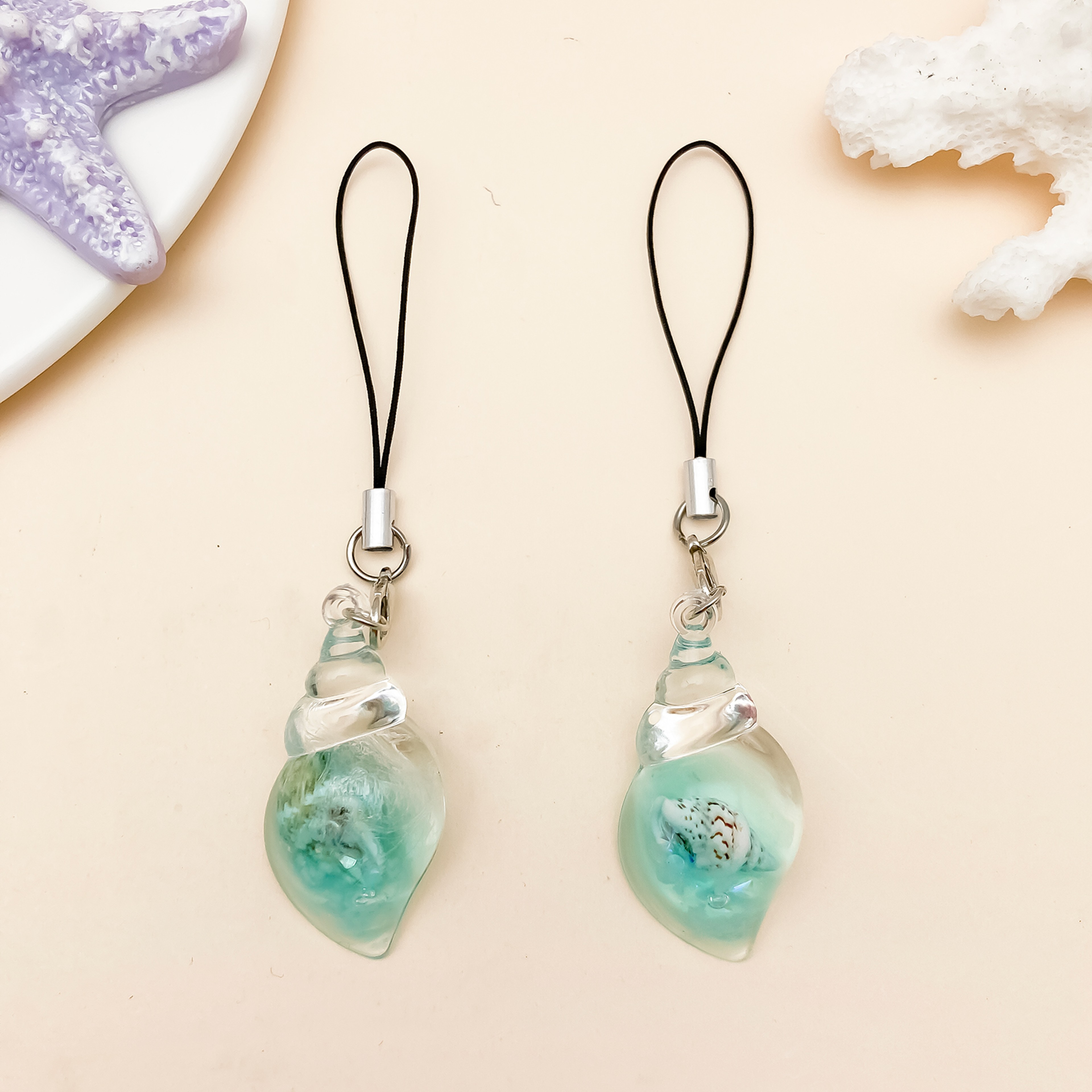 Luminous Resin Conch Keychain – view 1