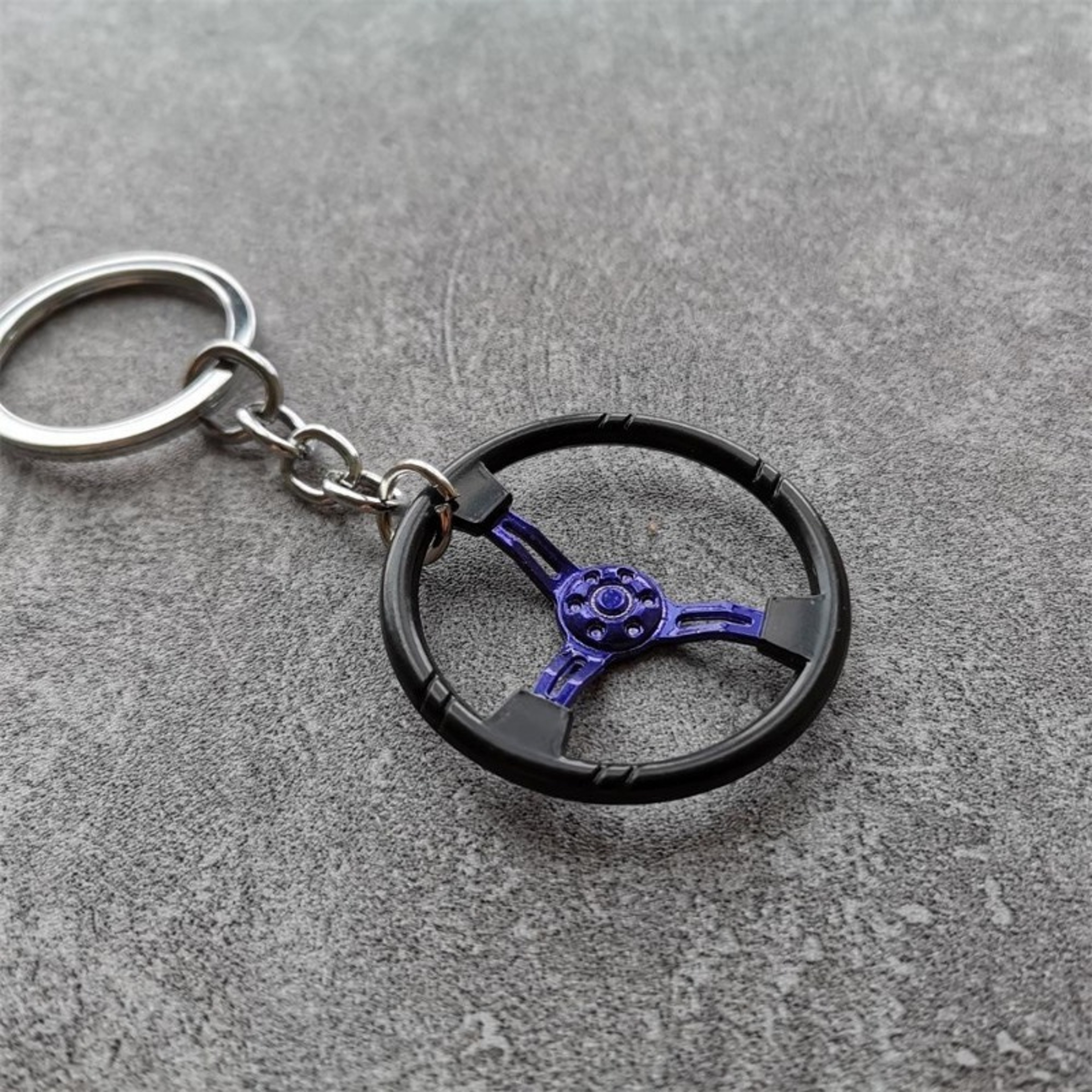 Metal Racing Steering Wheel Keychain Simulation Car Key Pendant – view 1